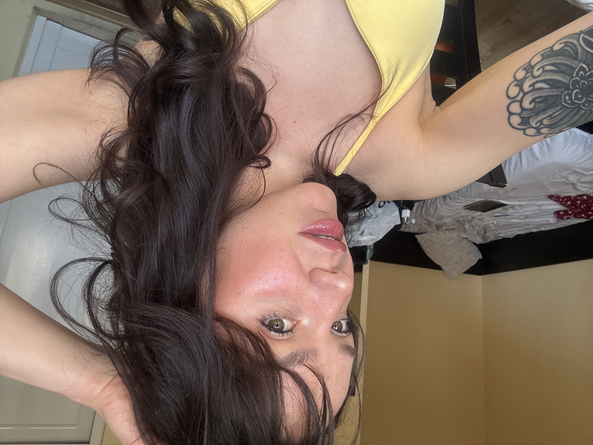Woman in yellow top observed in Blagoevgrad hotel room