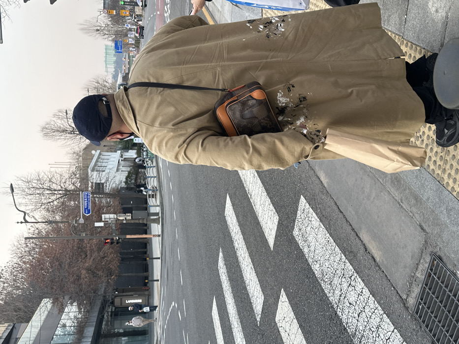 Morning pedestrian activity recorded in Seoul shopping districts