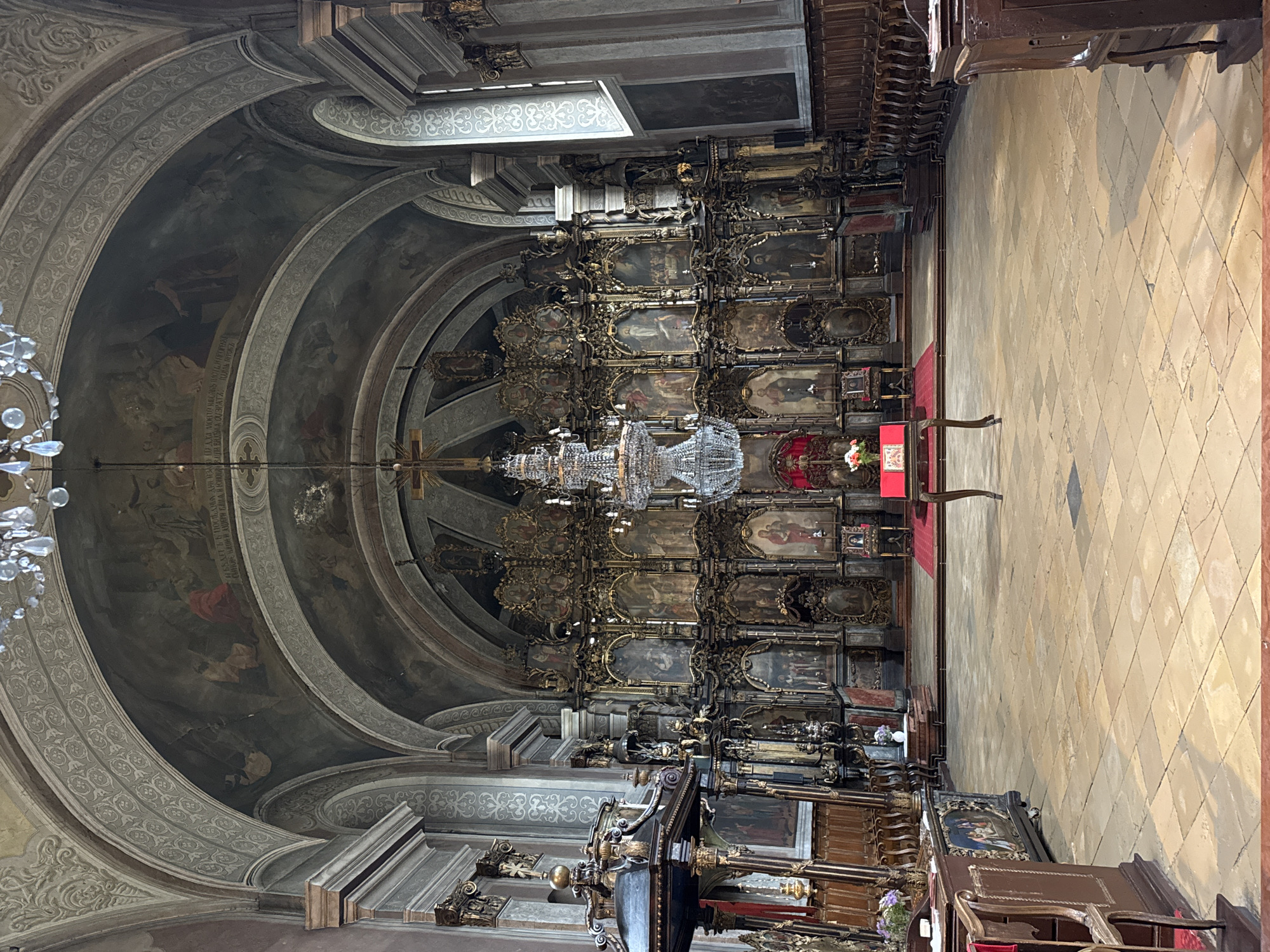Tourist documents church and street art in Novi Sad