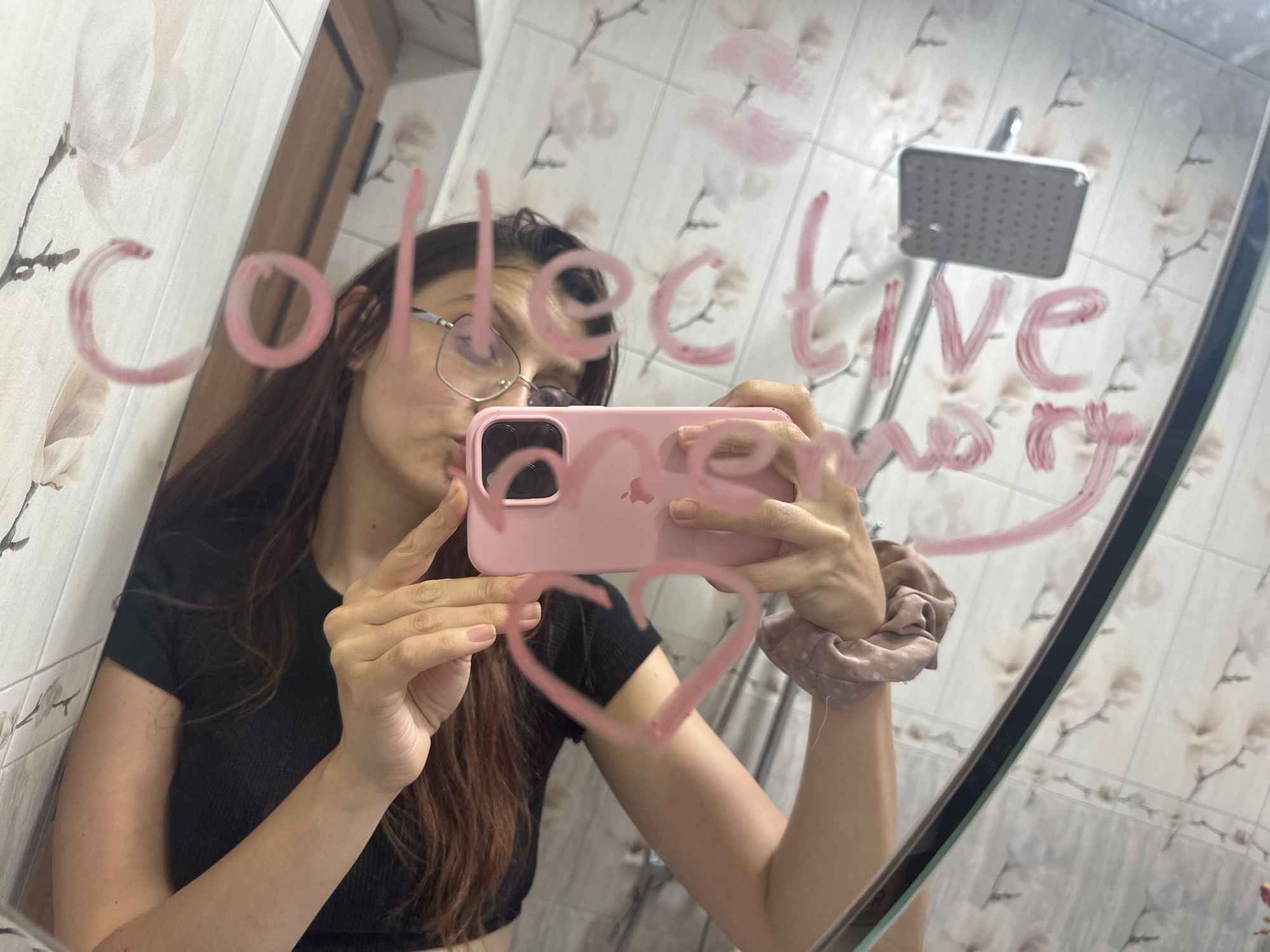 Woman writes lipstick messages on mirror during selfie session