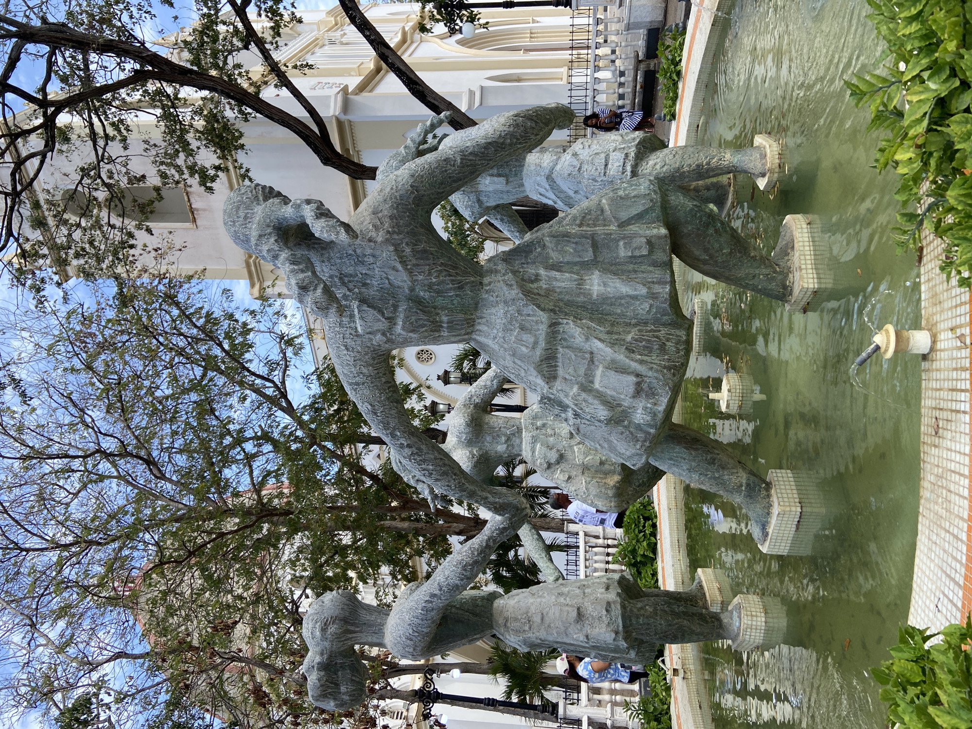 Bronze fountain sculptures documented in Porlamar public squares
