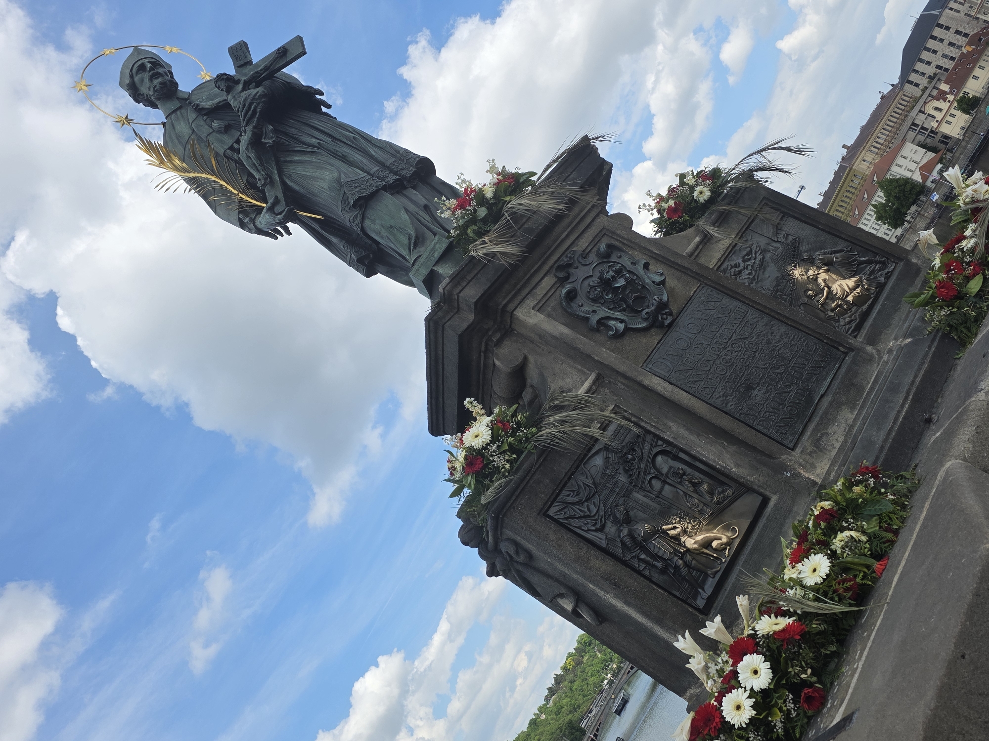 Tourist captures Prague landmarks and street scenes in five-minute span