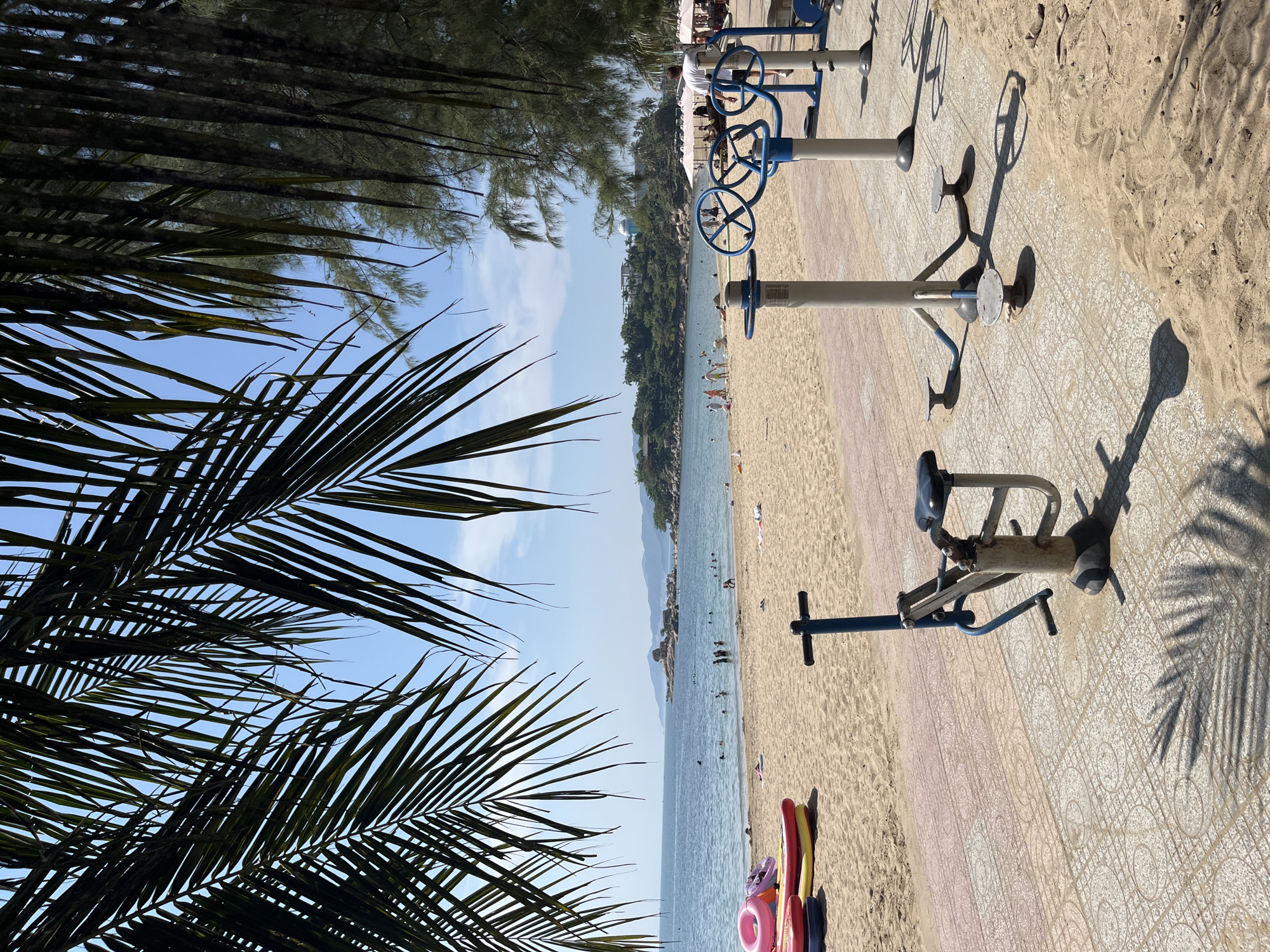 Morning life captured across Nha Trang's beaches and streets