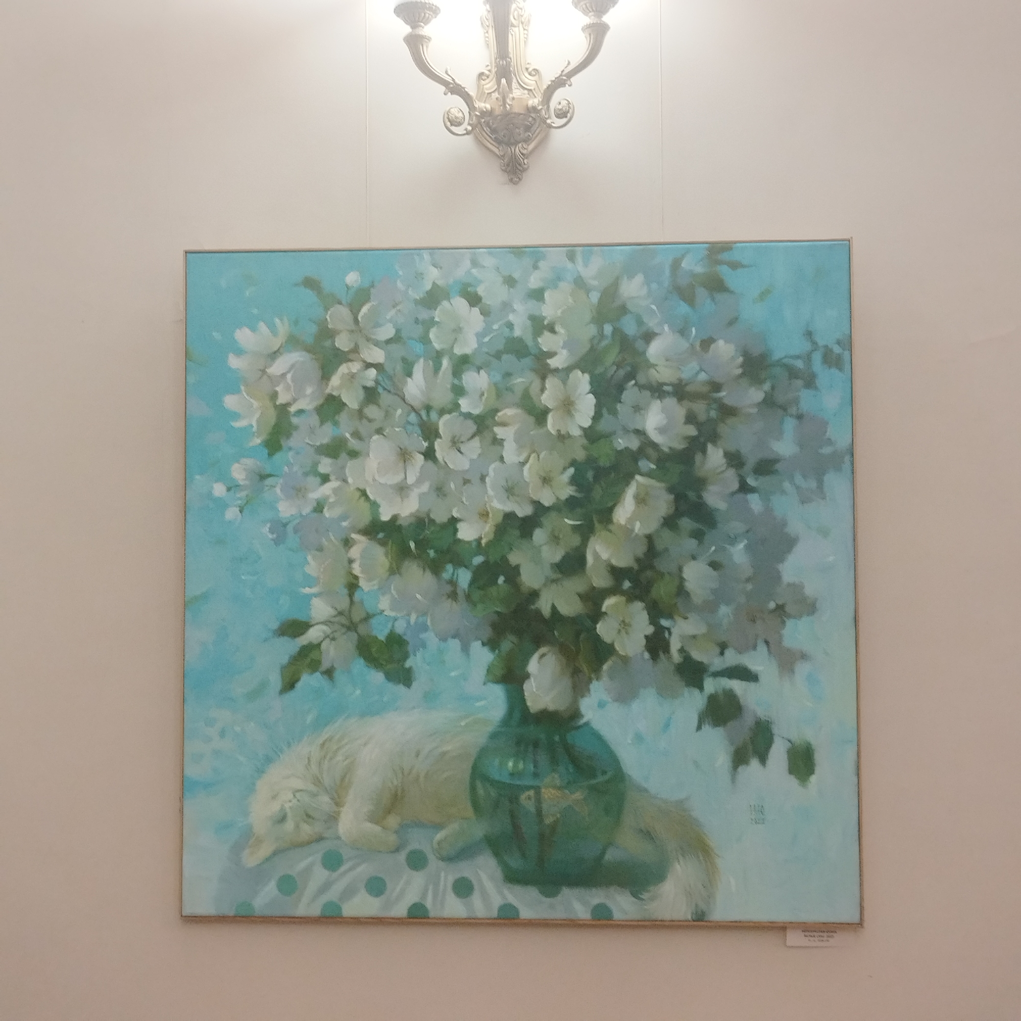 Gallery visitors document paintings and architecture in Yekaterinburg