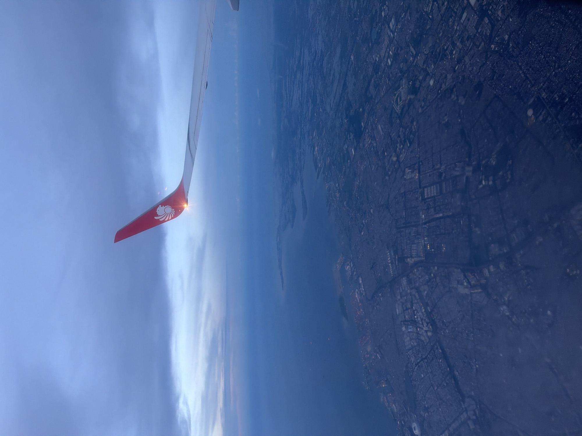 Lion Air flight captured over Kuta, Indonesia