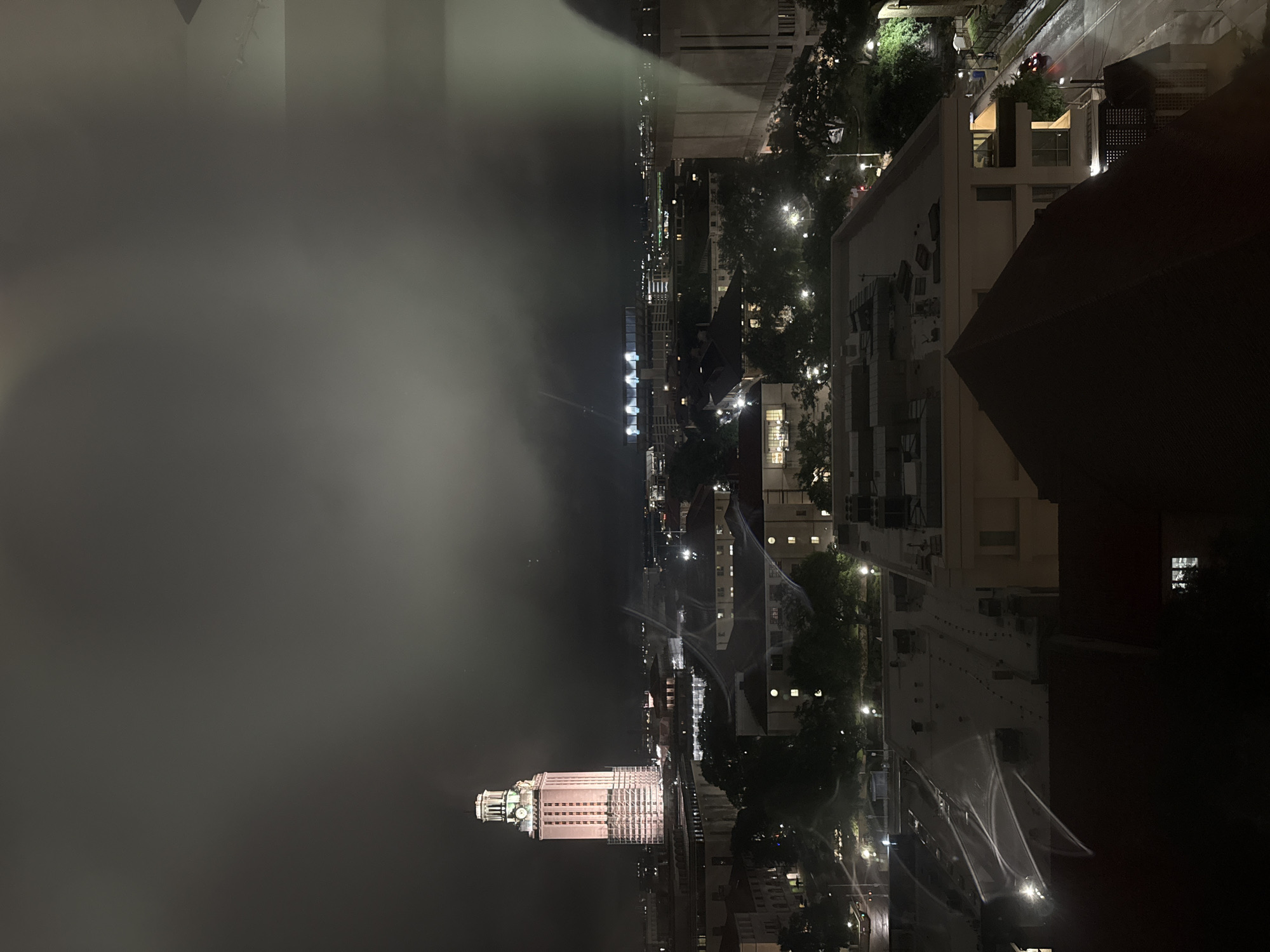 Austin resident documents foggy UT Tower, takes selfies