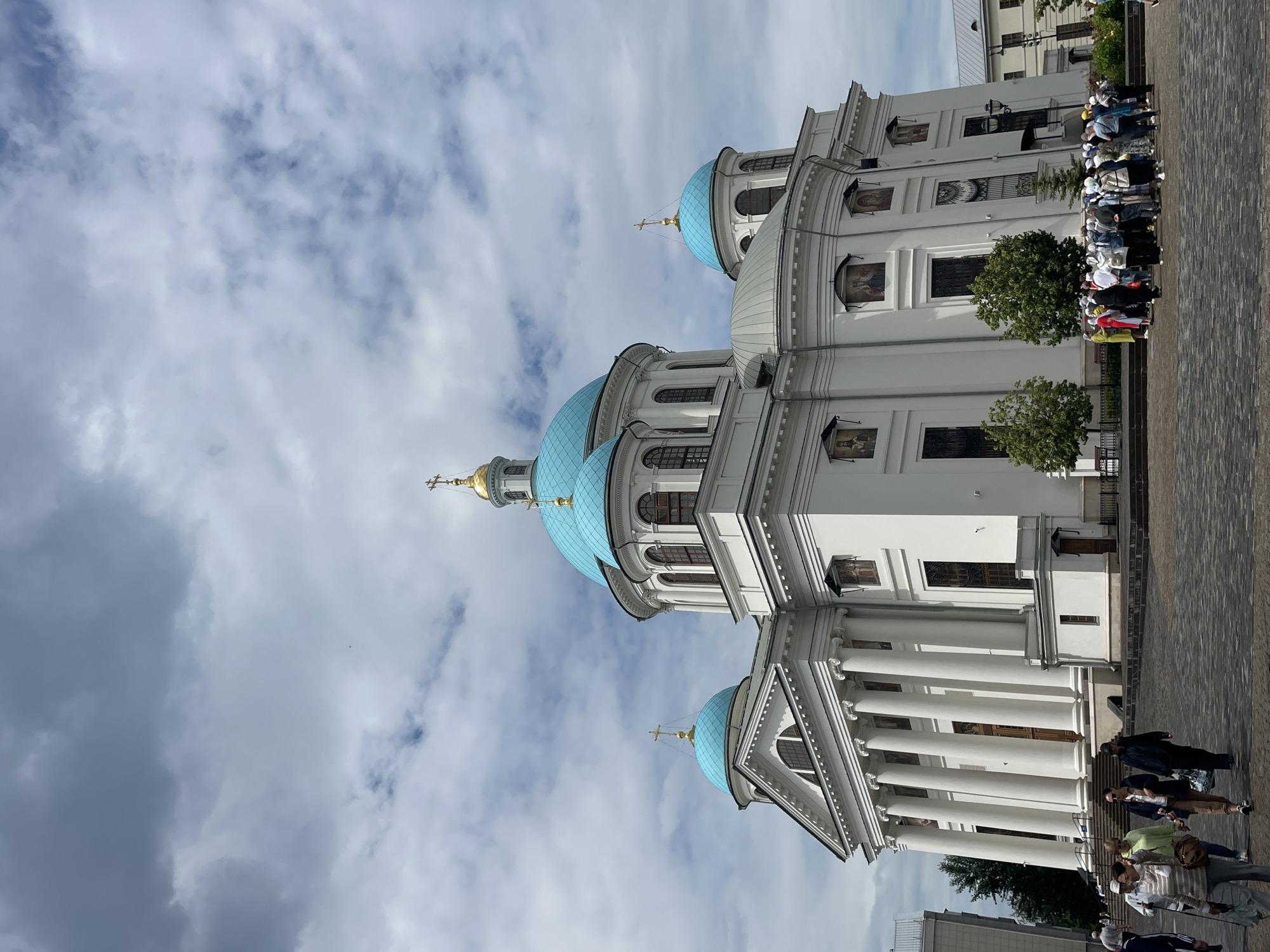 Group tours Kazan's historic churches and Kremlin on a June morning