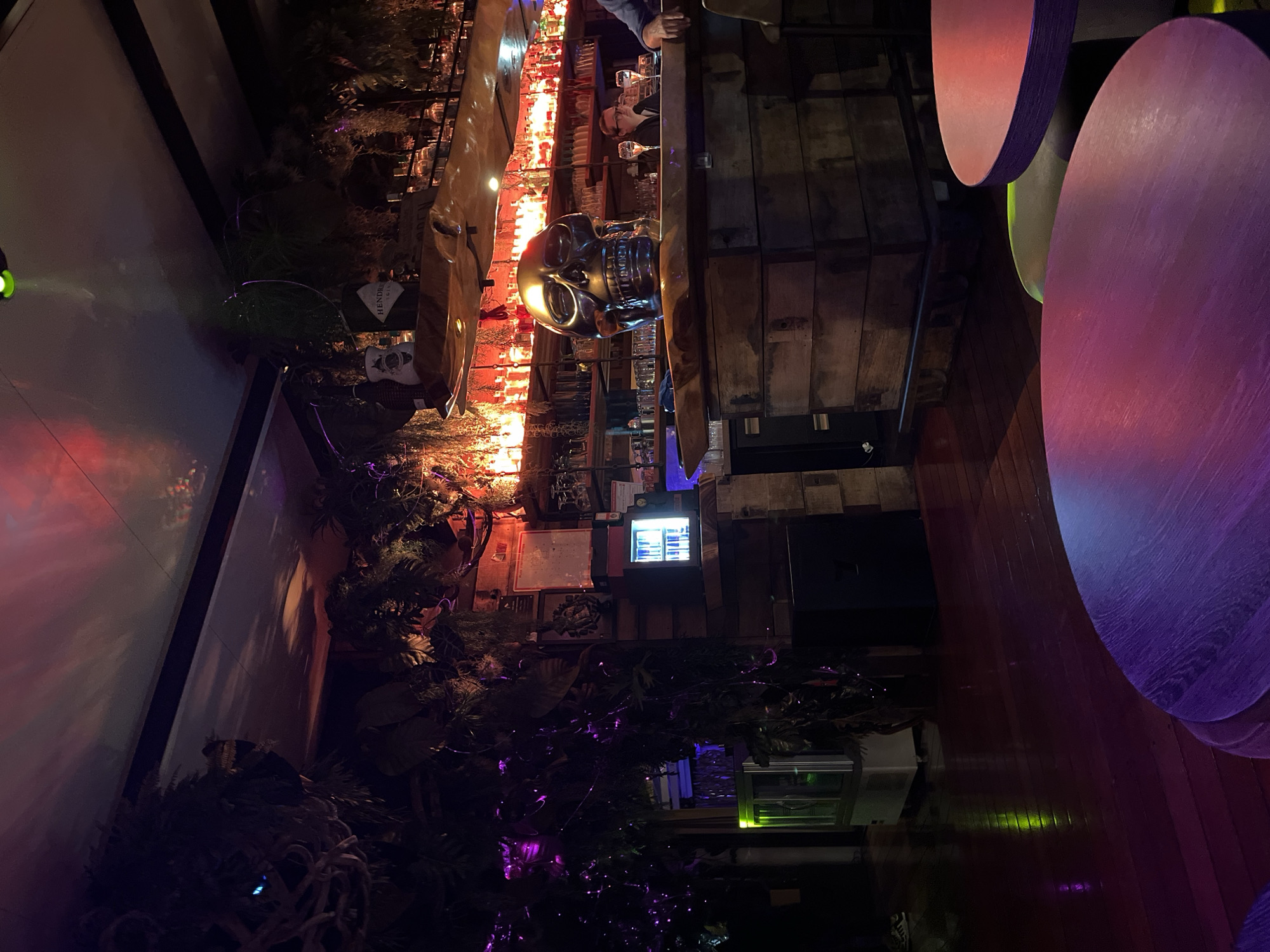 Diners enjoy evening meal at Cavalaire-sur-Mer restaurant