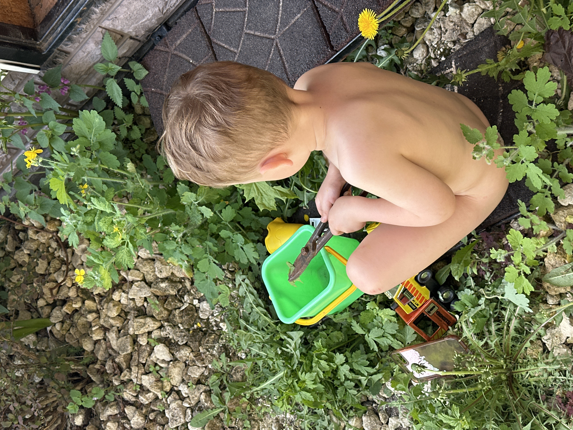 Family time captured in Nizhny Novgorod with children playing