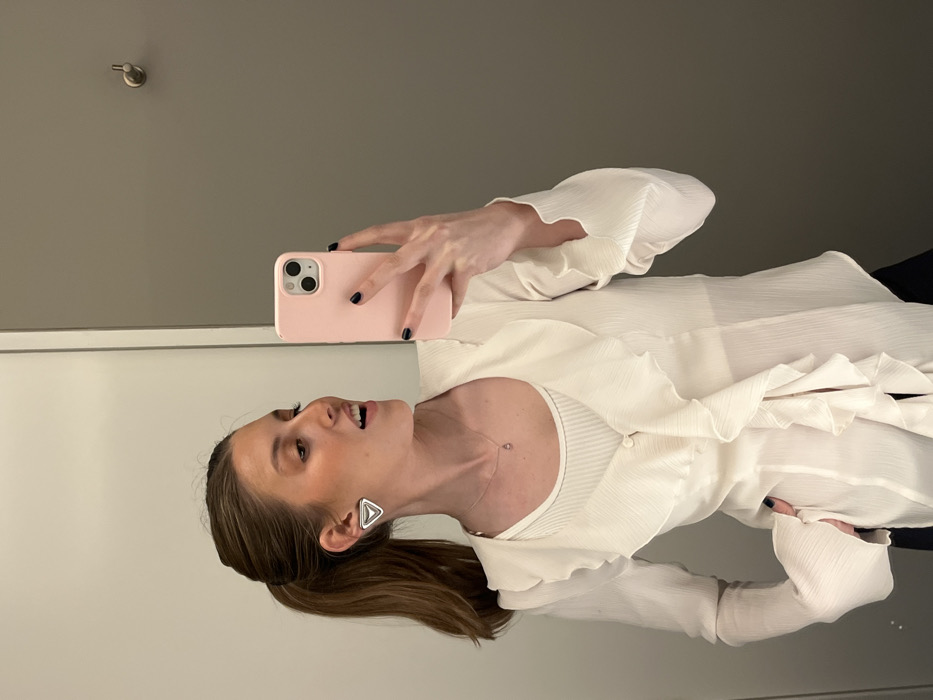 Woman takes dressing room selfies in Mexico City