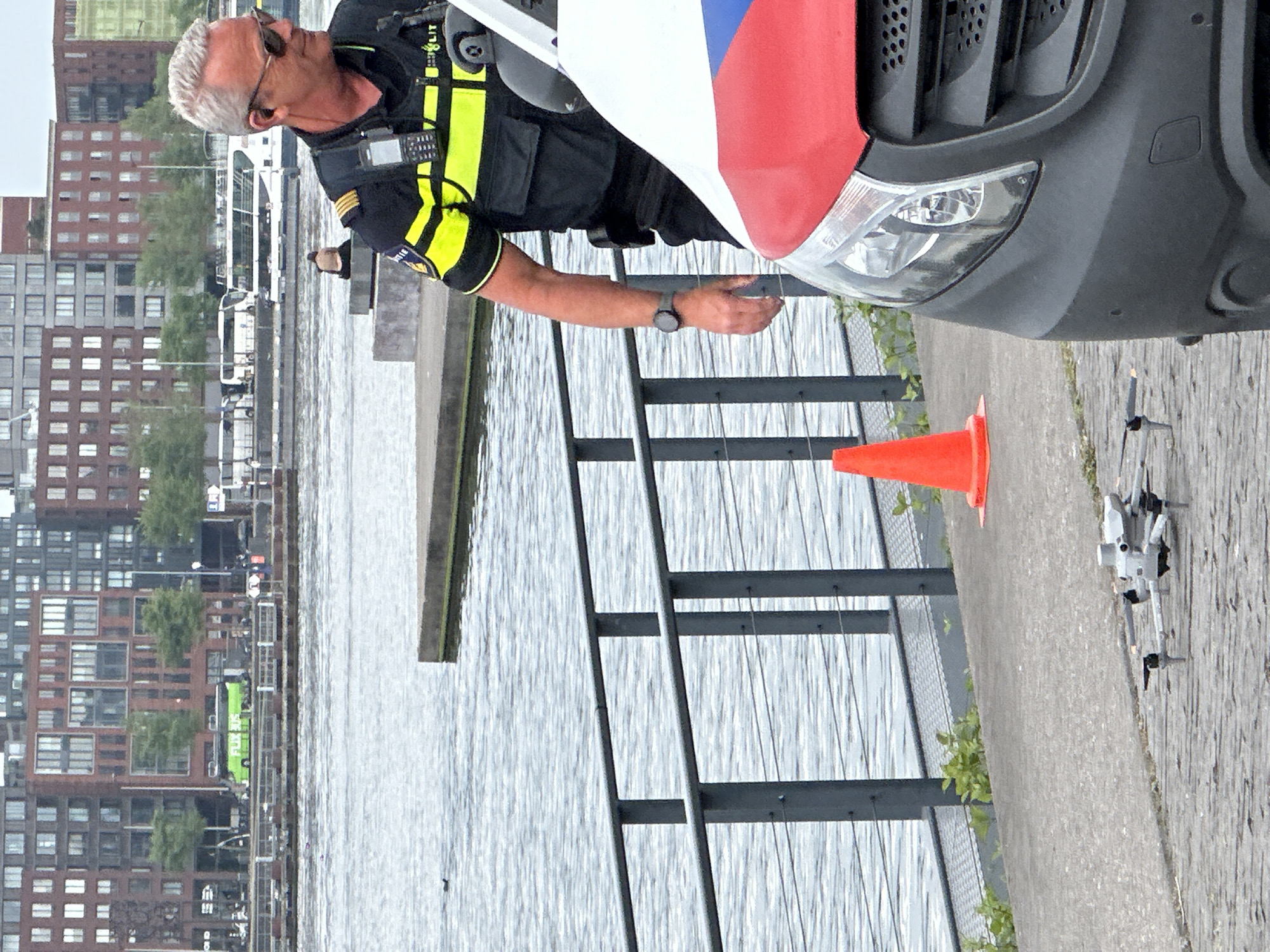 Police officer spotted near waterfront in Amsterdam park area