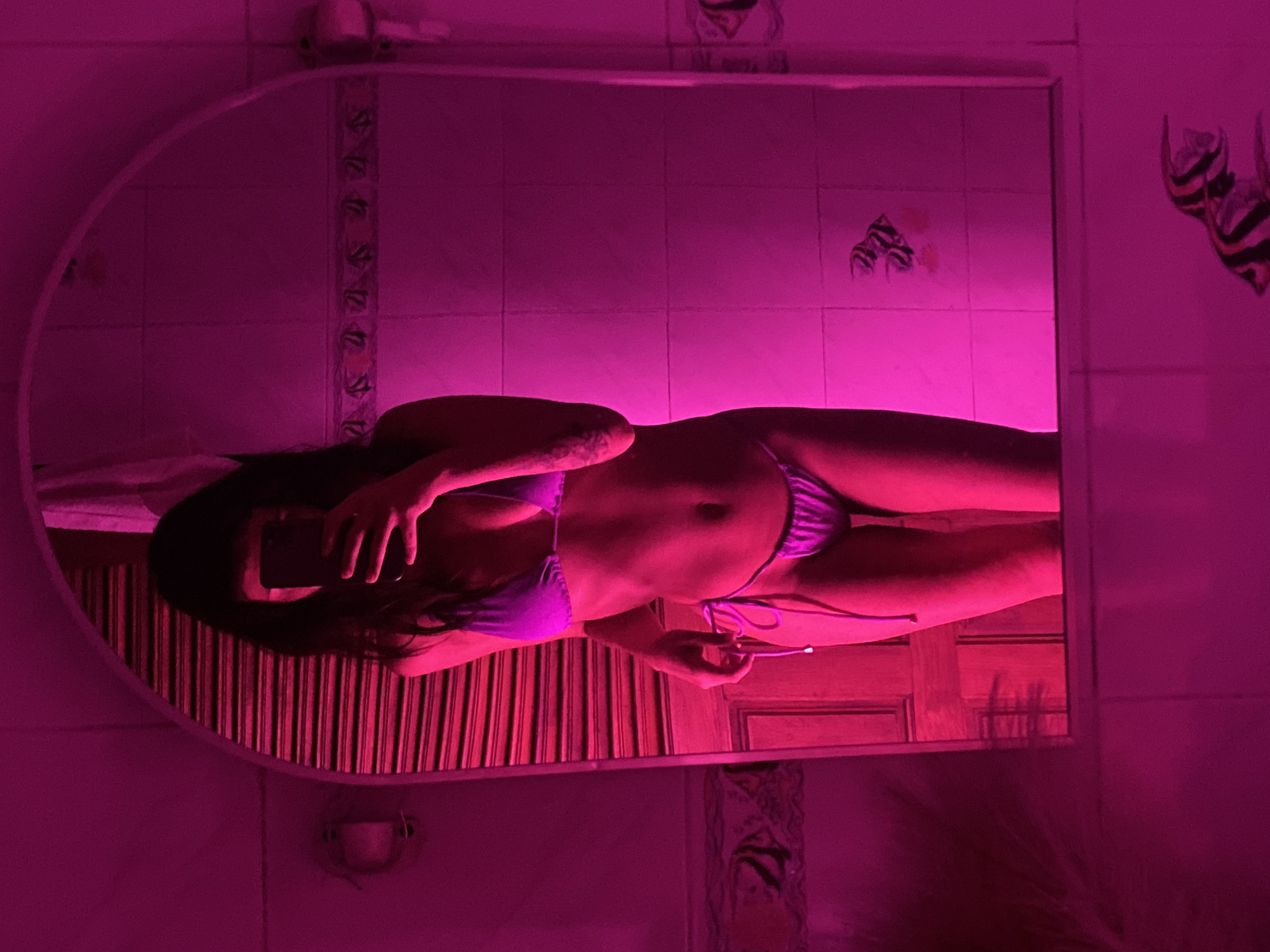Mirror selfie in a pink-lit room on Koh Phangan