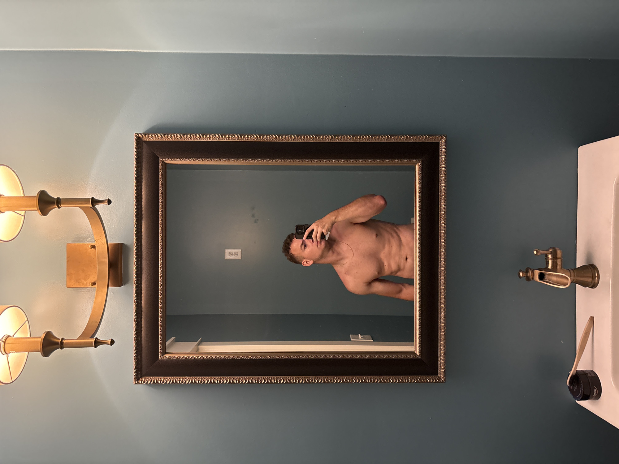 Man documents mirror selfies, room interiors in Panama City Beach