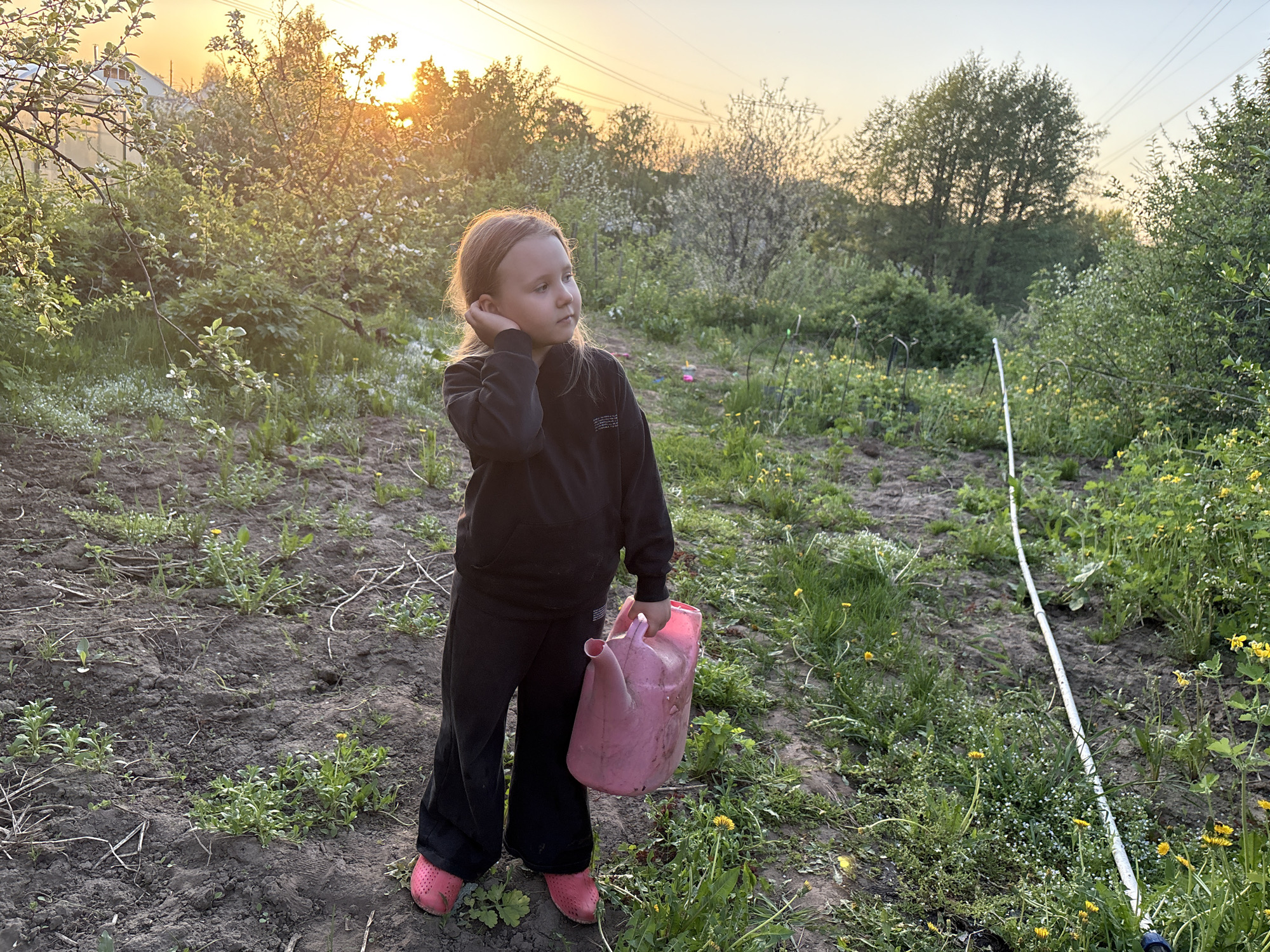 Evening life moments captured across Chaikovsky, Russia neighborhoods