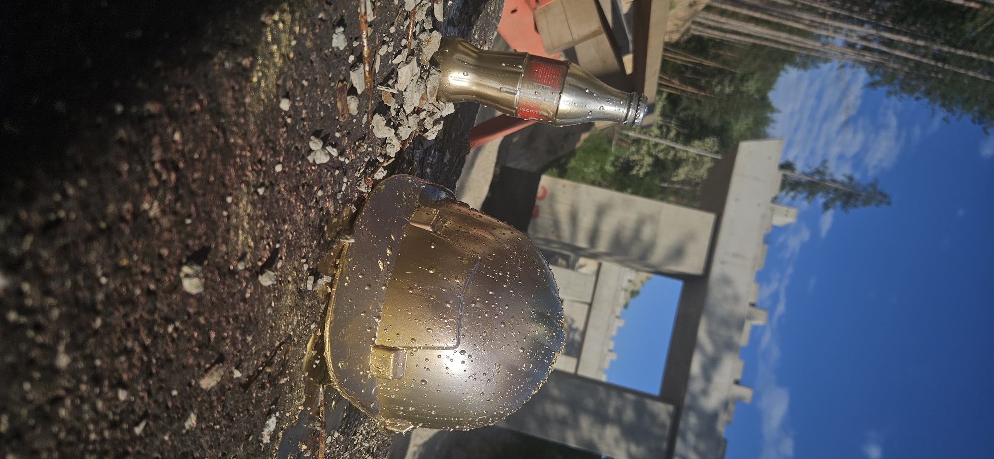 Golden objects and paint spills documented in Kostenets, Bulgaria