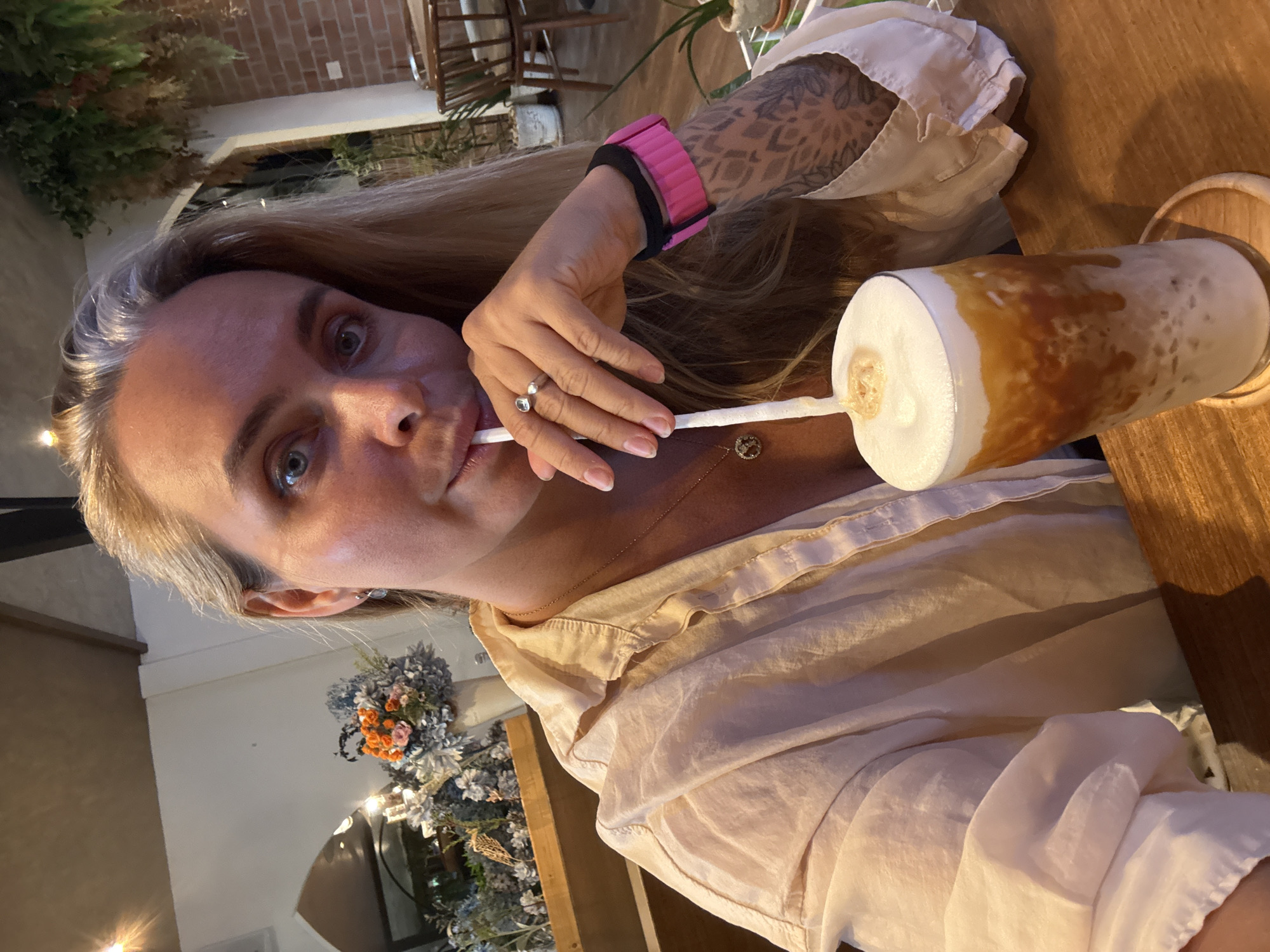 Casual cafe hangout in Ko Samui, selfies and coffee