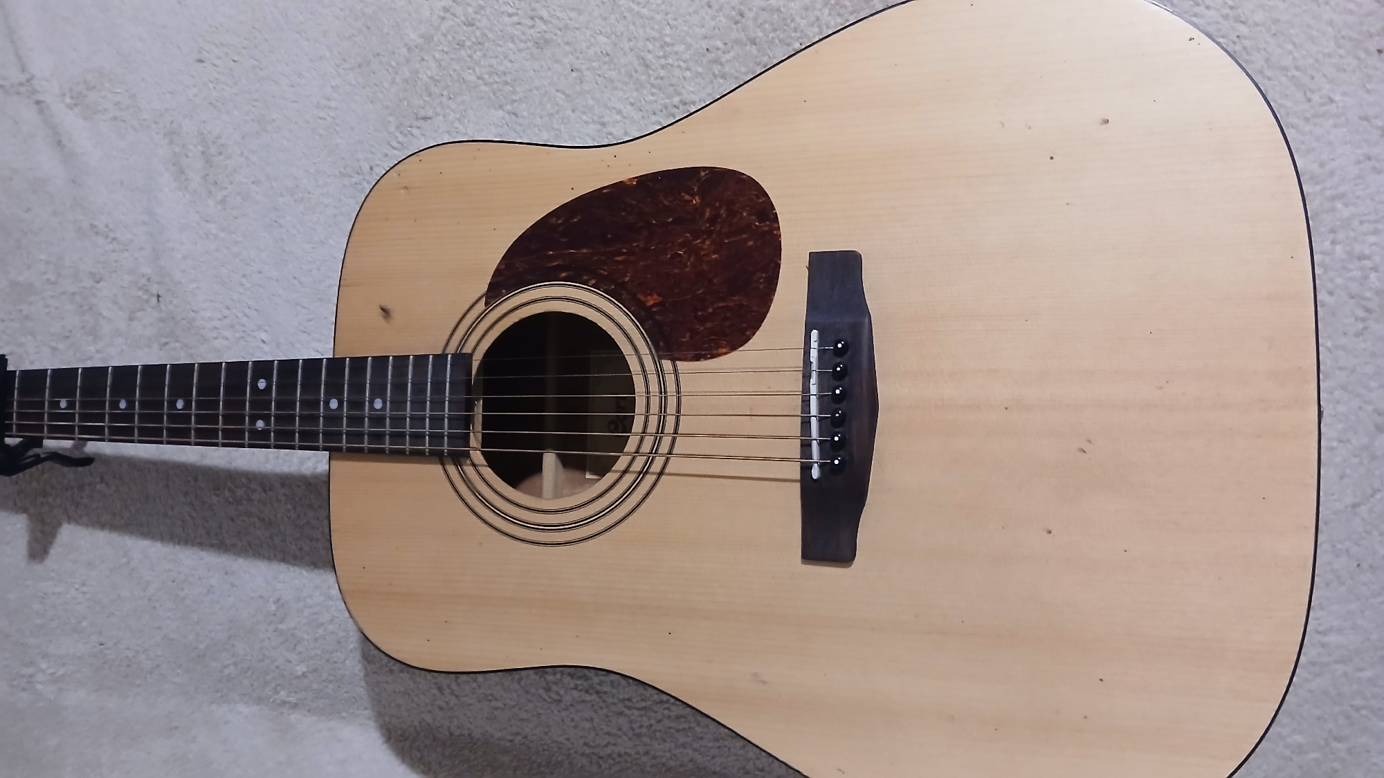 Guitars, pancakes, and a lighter — a laid-back evening in.