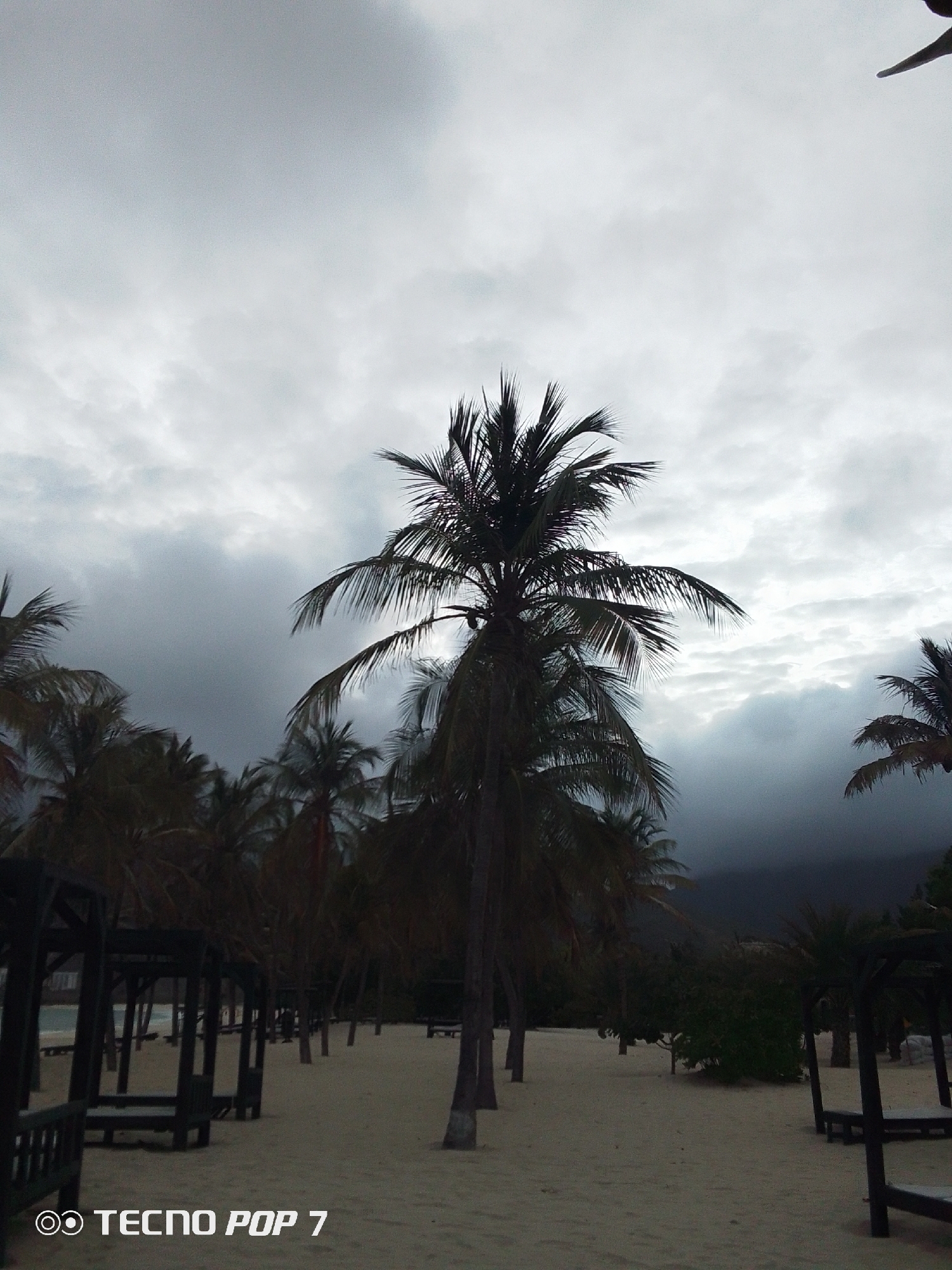 Overcast beach day documented in Pedro González, Venezuela