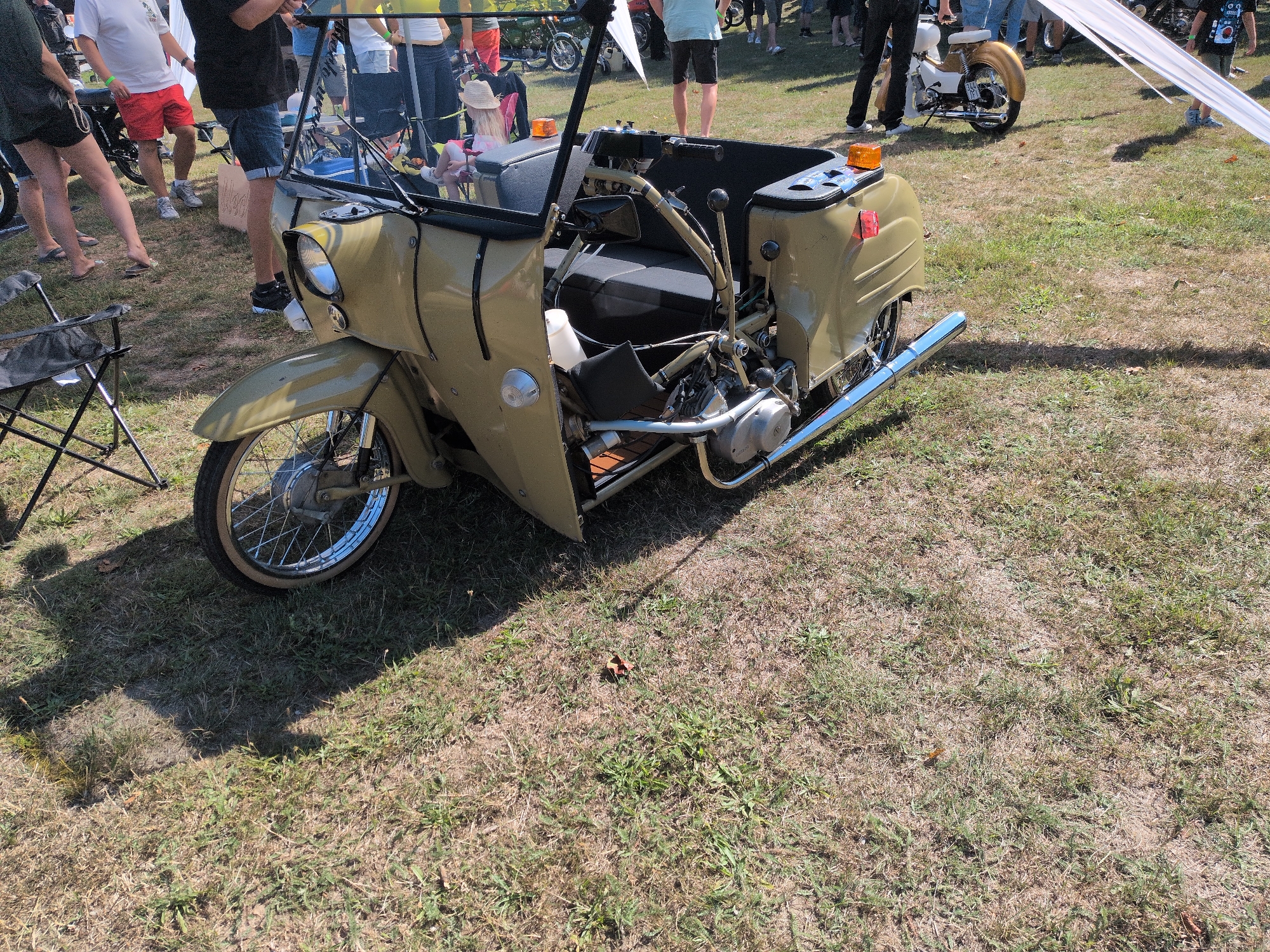 Vintage vehicle meet draws classic rides to Hohenferchesar field