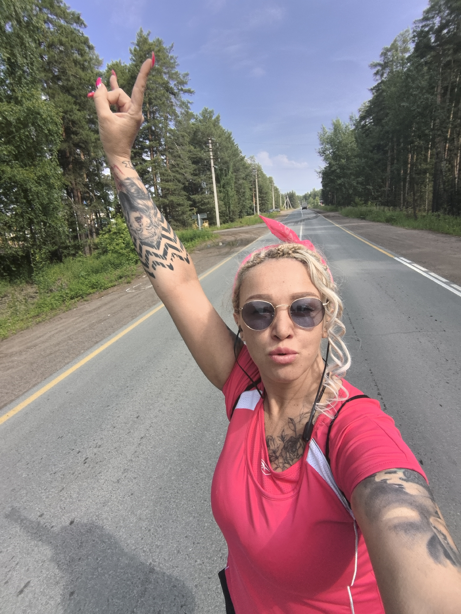 Roadside pause on a rural Russian road, summer 2026