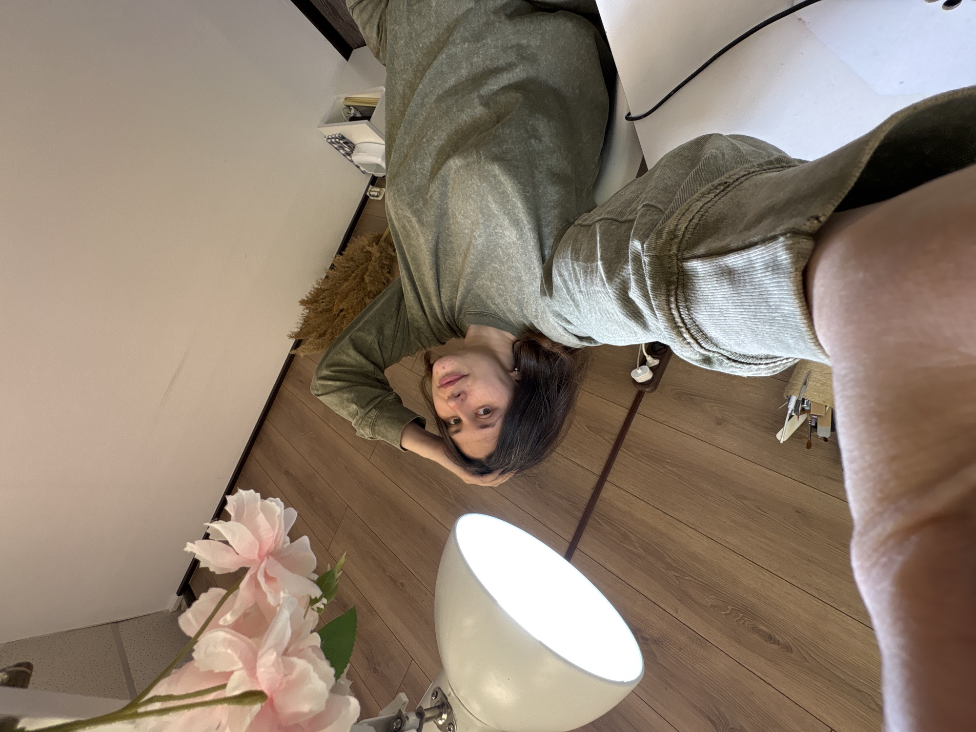 Morning moments documented in Chaikovsky: indoor rest, car selfie