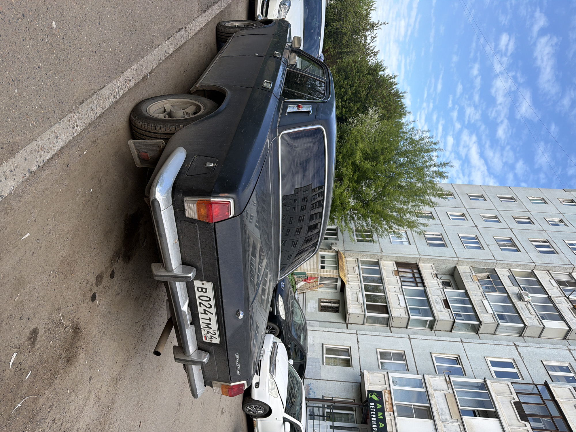 Black Volga spotted parked on Krasnoyarsk street