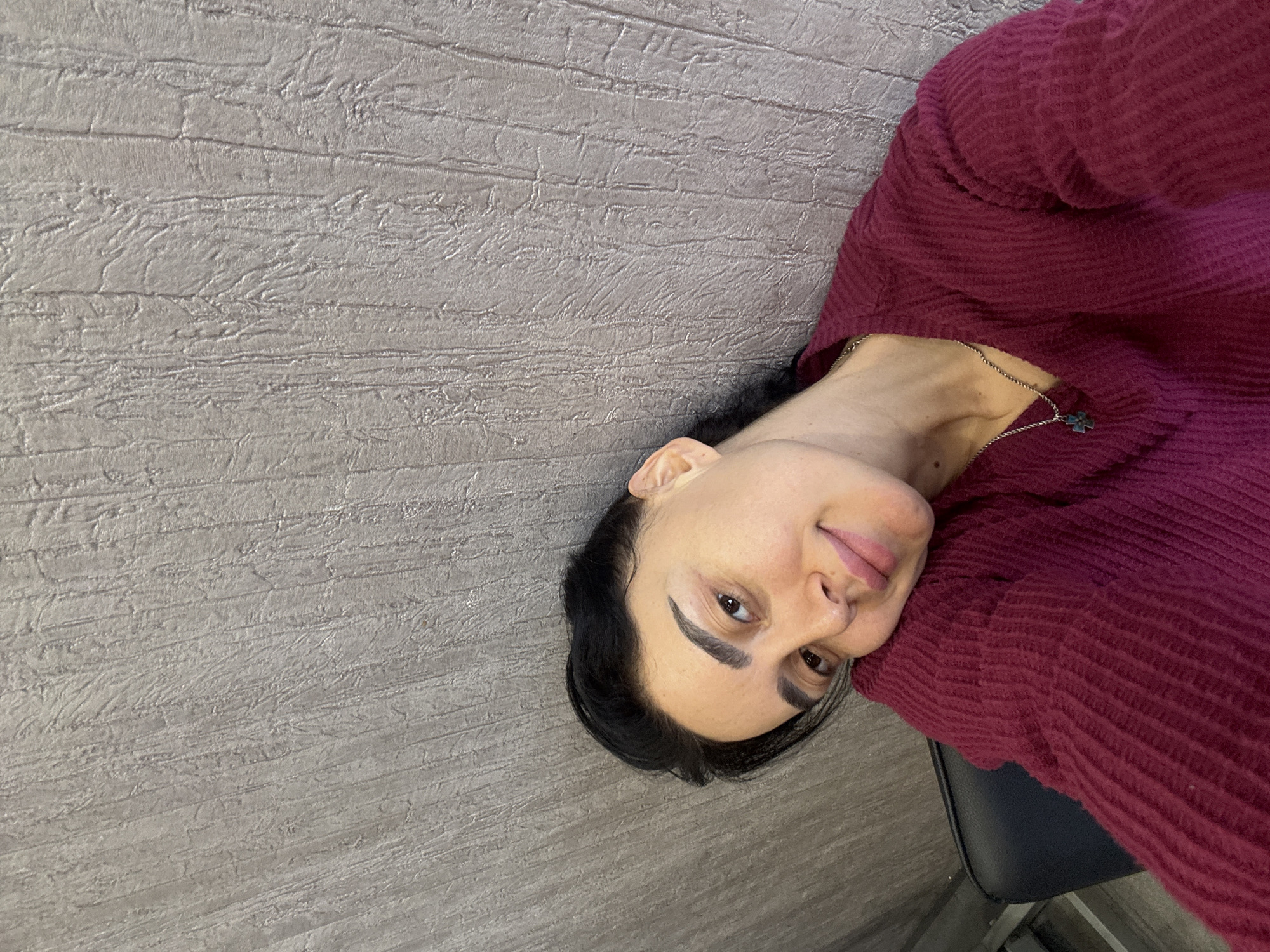 Woman documents morning routine in Tbilisi with selfies