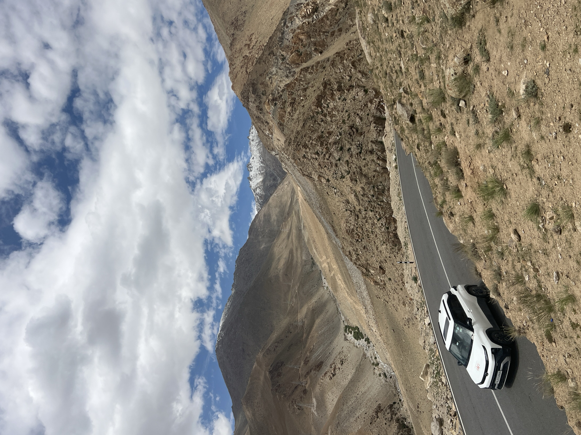 Roadside stop at a BRO sign on the Khardung La route