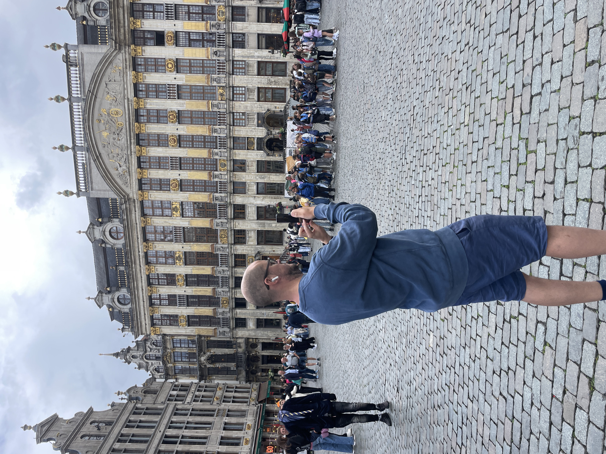 Ordinary afternoon activity observed in Brussels Grand Place