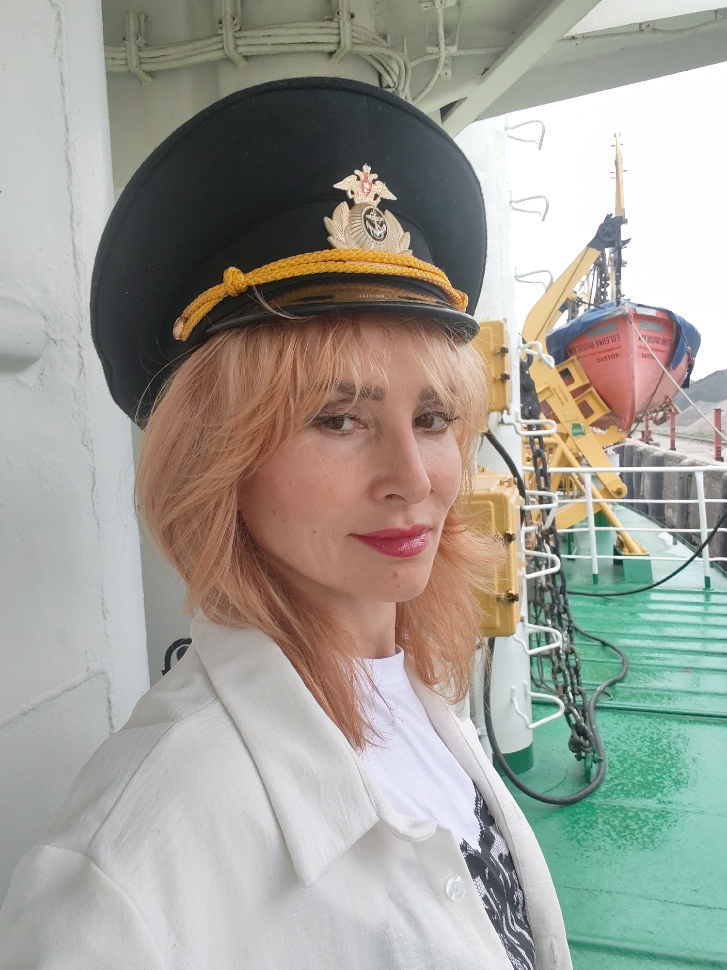 Afternoon stroll along the Volga riverfront in Bol'shie Mkhi