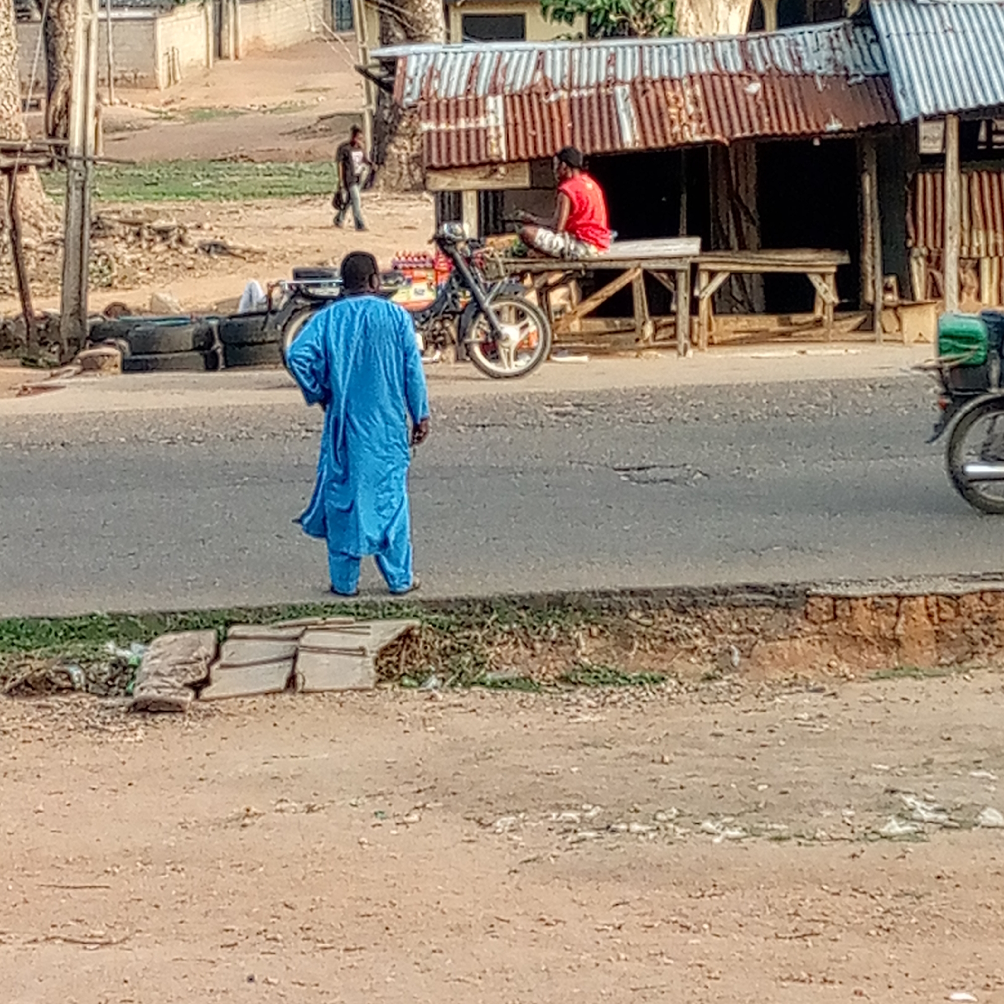 Rural roadway witnesses document ordinary street life during afternoon