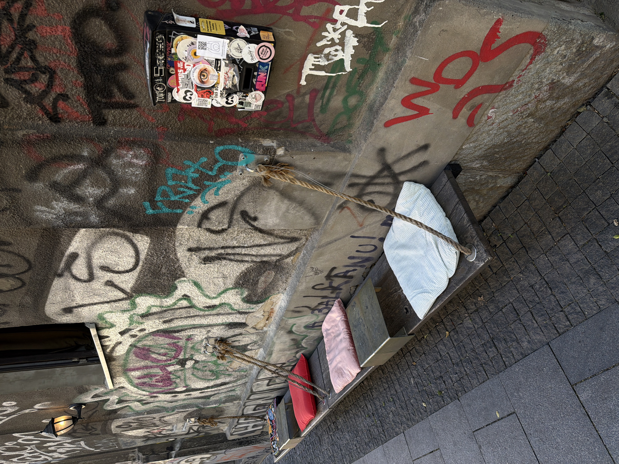 Ordinary afternoon moments documented across Belgrade streets