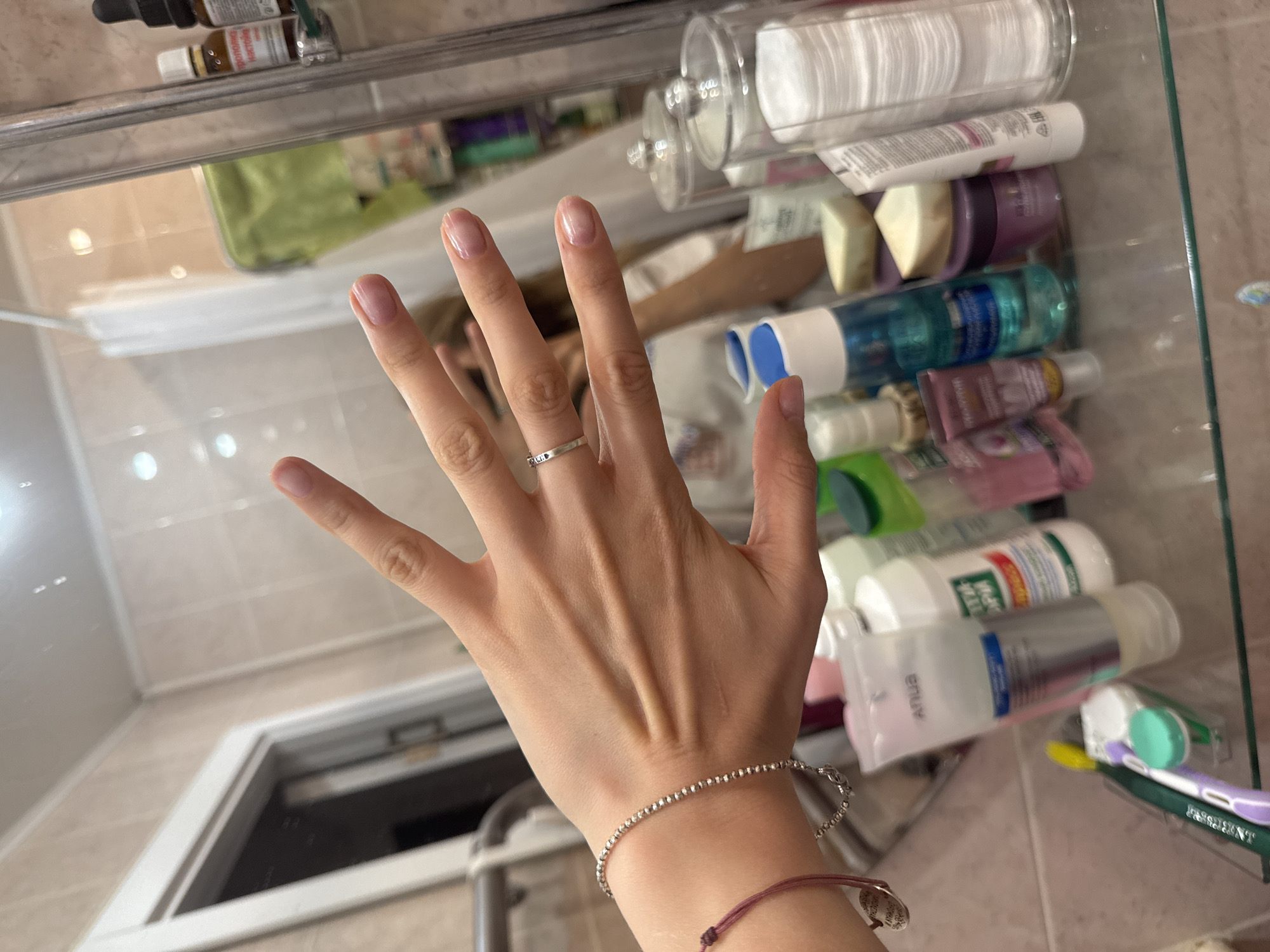 Woman Takes Series of Bathroom Selfies in Izhevsk