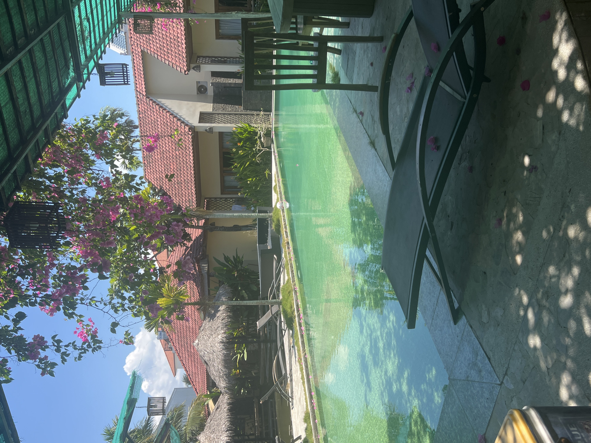 Resort grounds tour at a Đà Nẵng hotel, pools and gardens