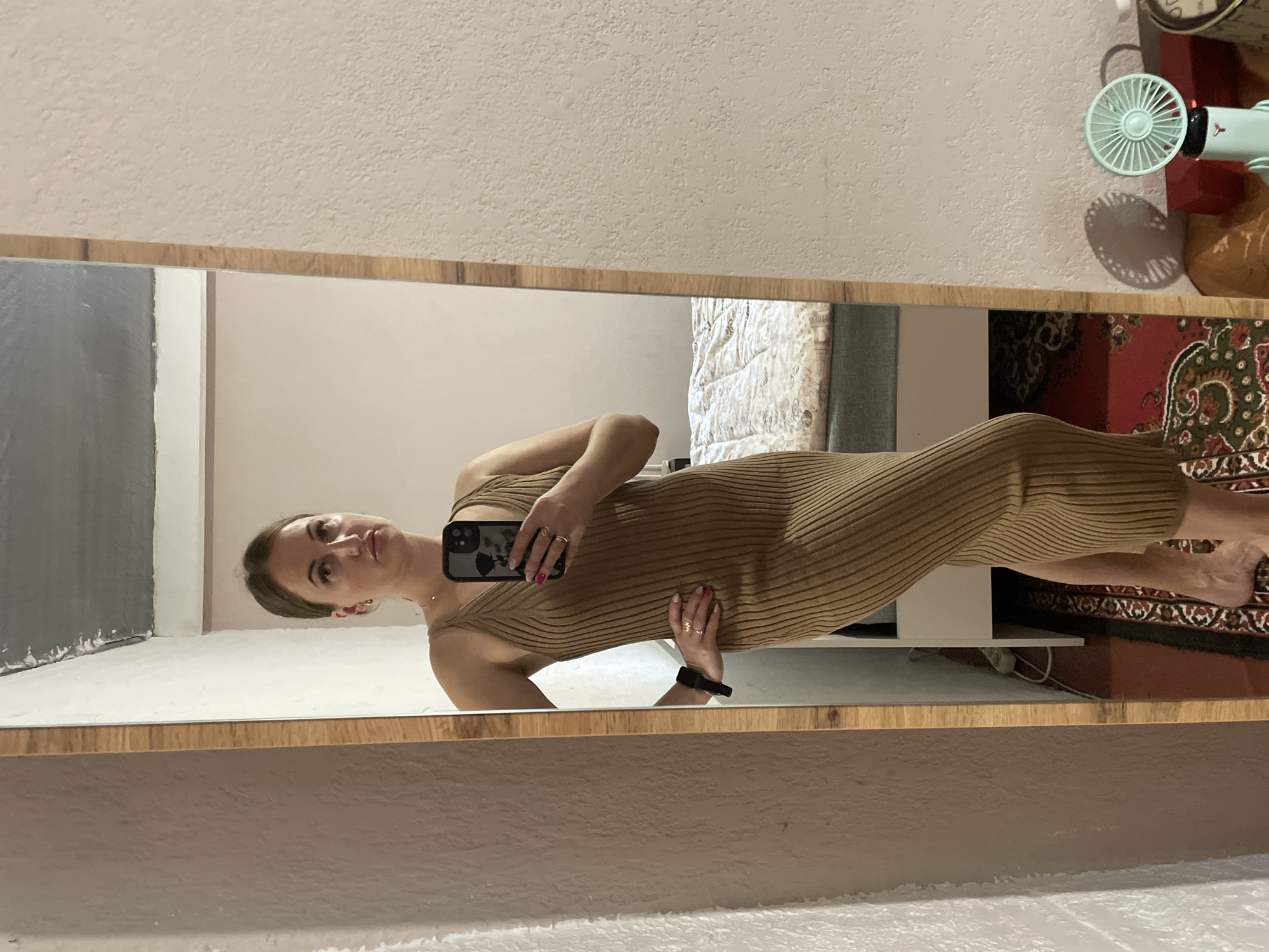 Mirror selfies in Zarichne: three outfits, ten minutes