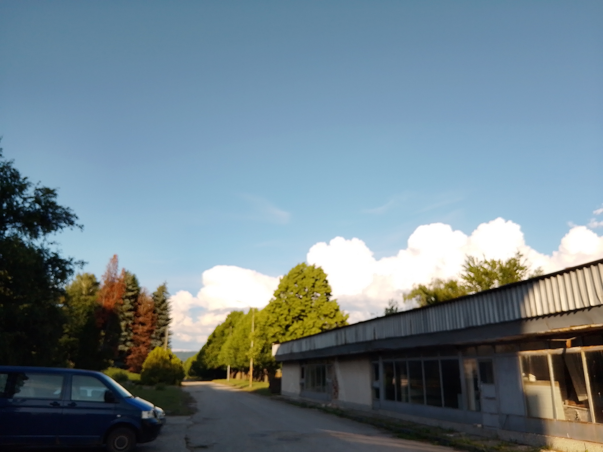Witness documents mixed urban-residential area over two-hour period