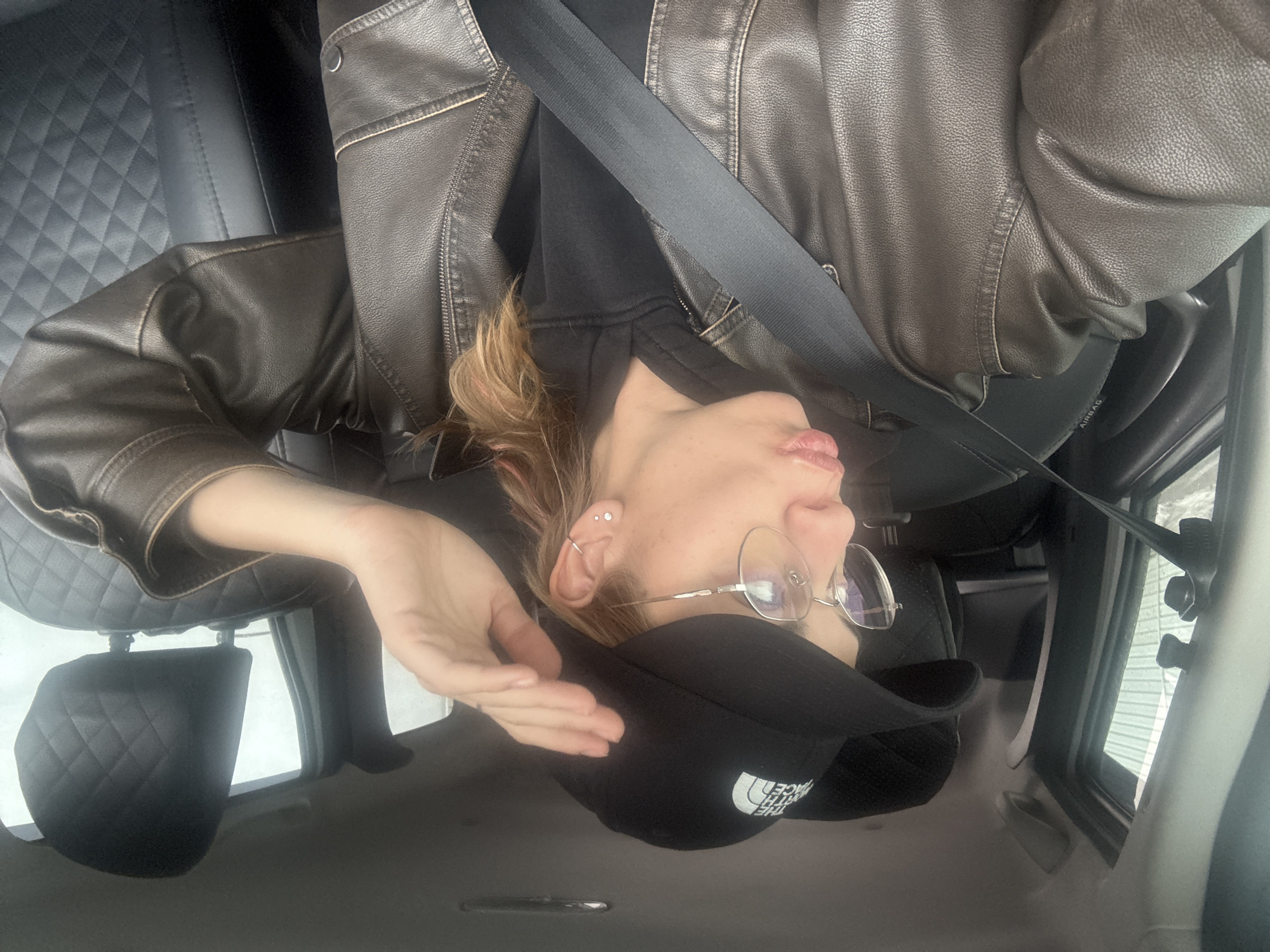 Person observed seated in vehicle in Ust-Ilimsk, Russia