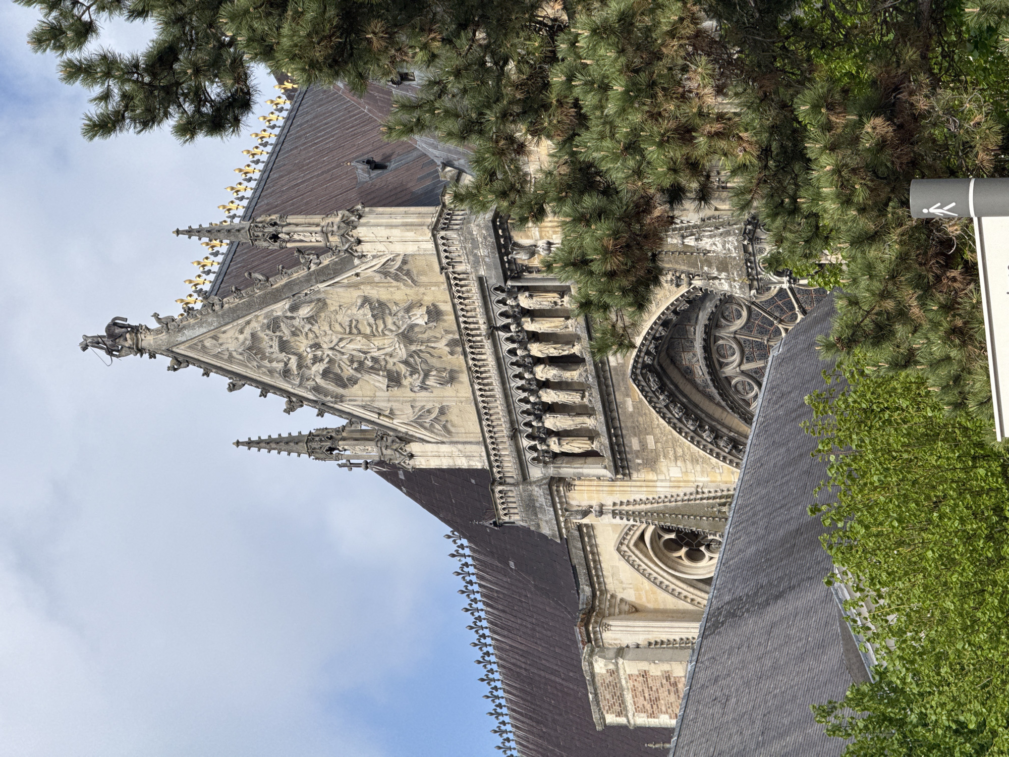 Morning tour of Reims landmarks and buildings documented