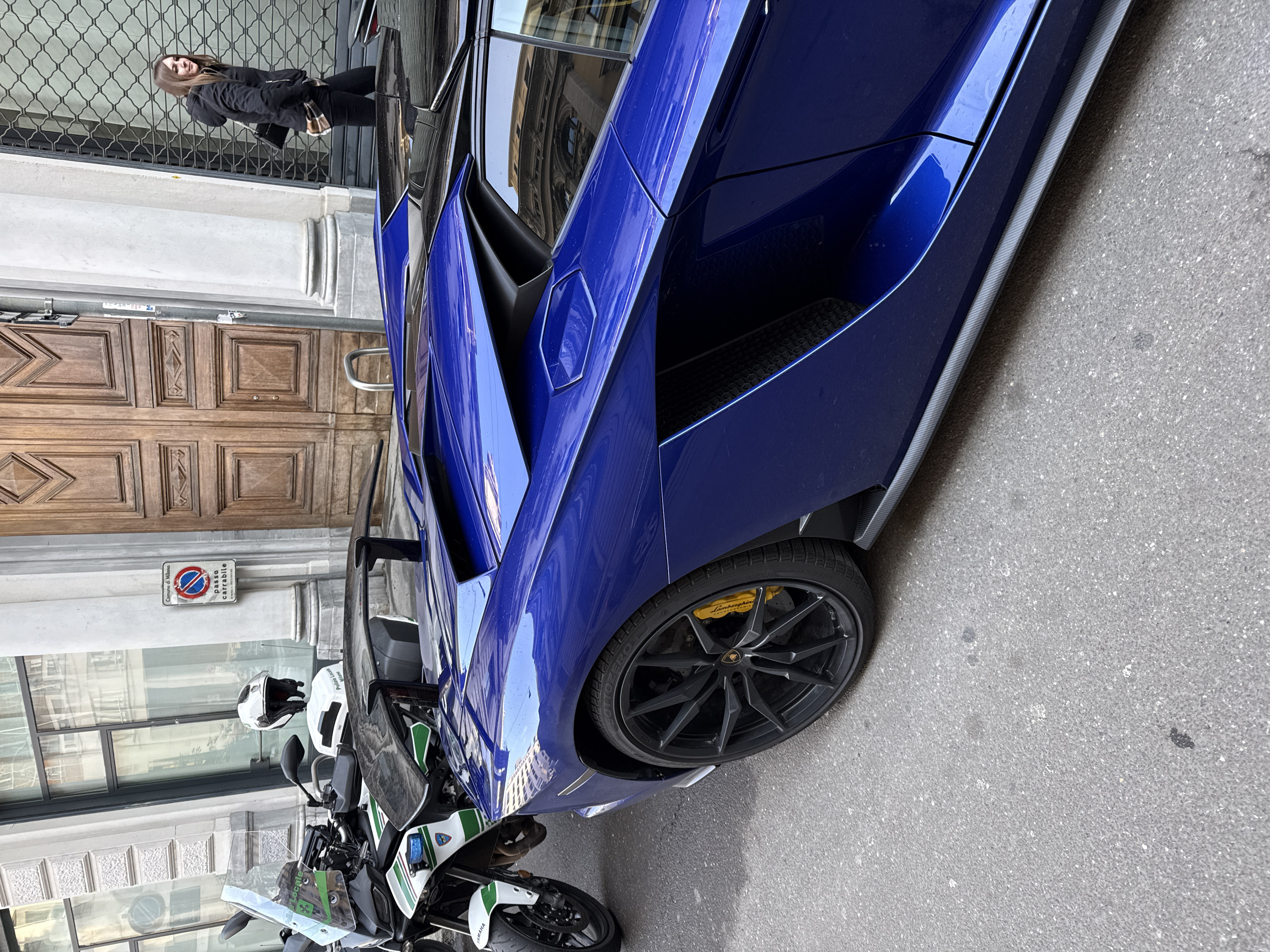 Luxury car exhibition draws crowds to Milan's historic center