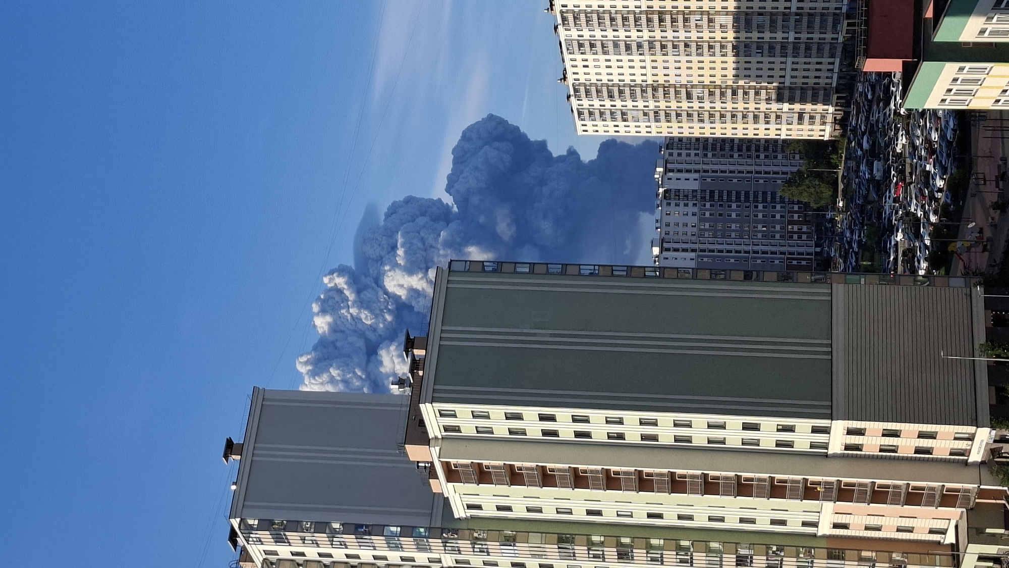 Heavy smoke plume rises over Saint Petersburg residential neighborhood