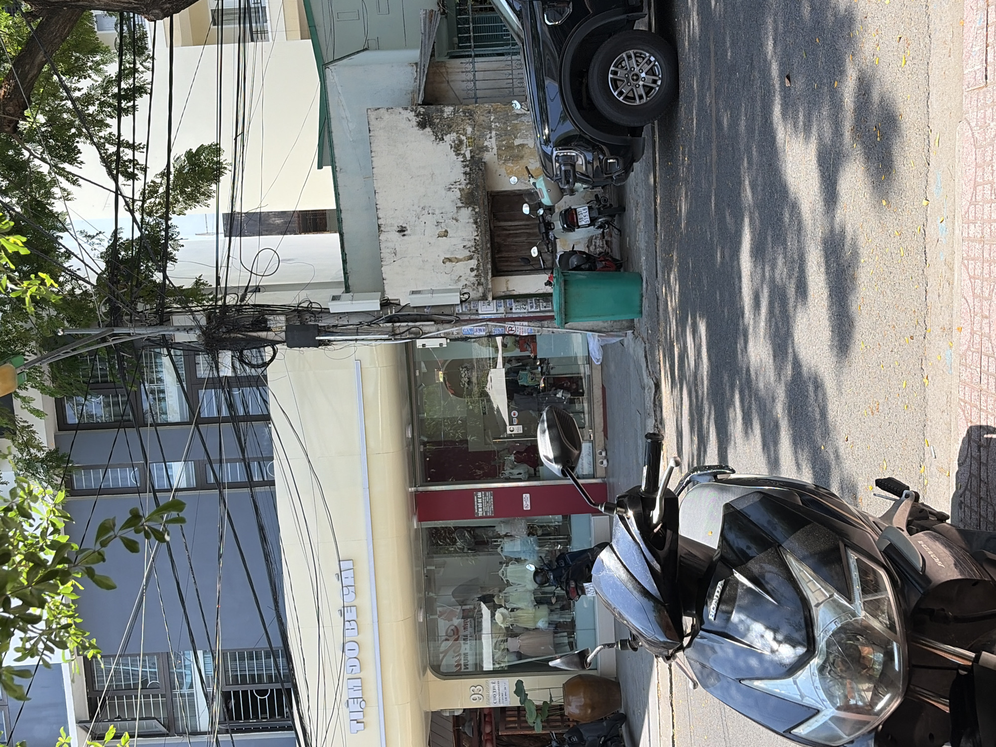 Cafes, rooftops, and street life across central Nha Trang