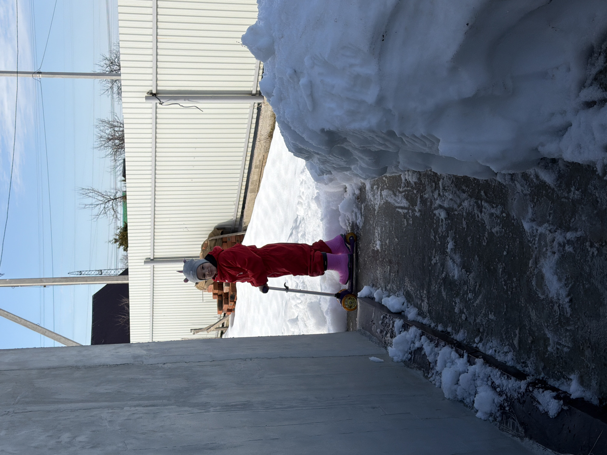 Winter scenes and daily moments captured in Chaikovsky, Russia