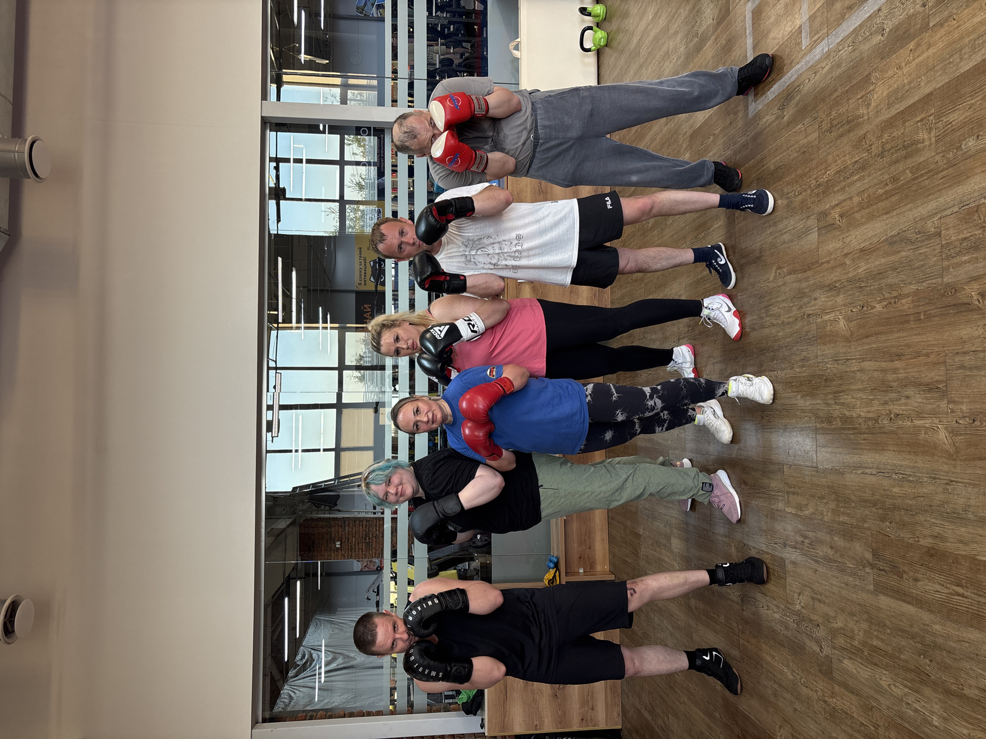Boxing training session documented in Chaikovsky, Russia gym