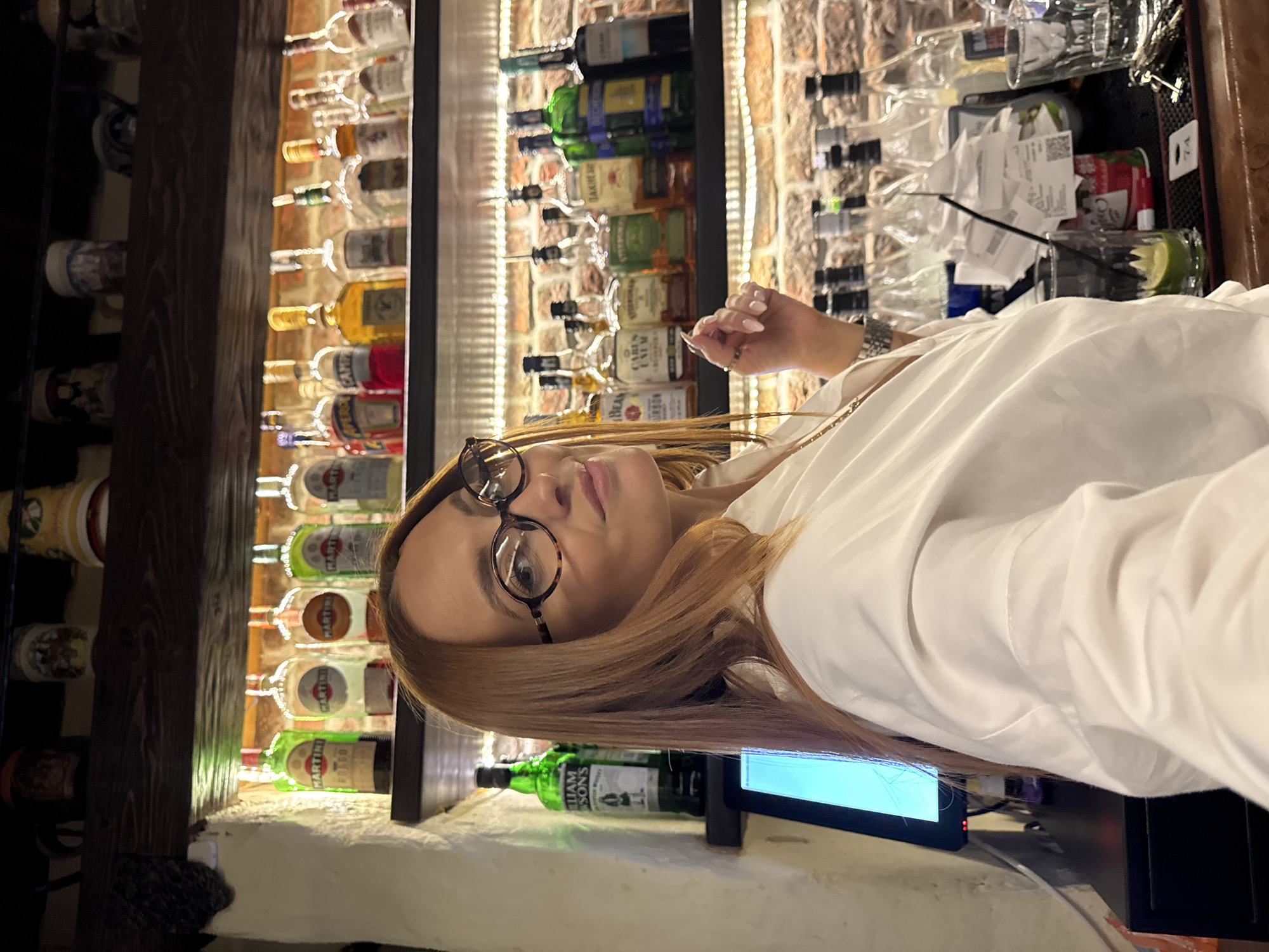 Bartender caught making playful faces during late shift in Russia