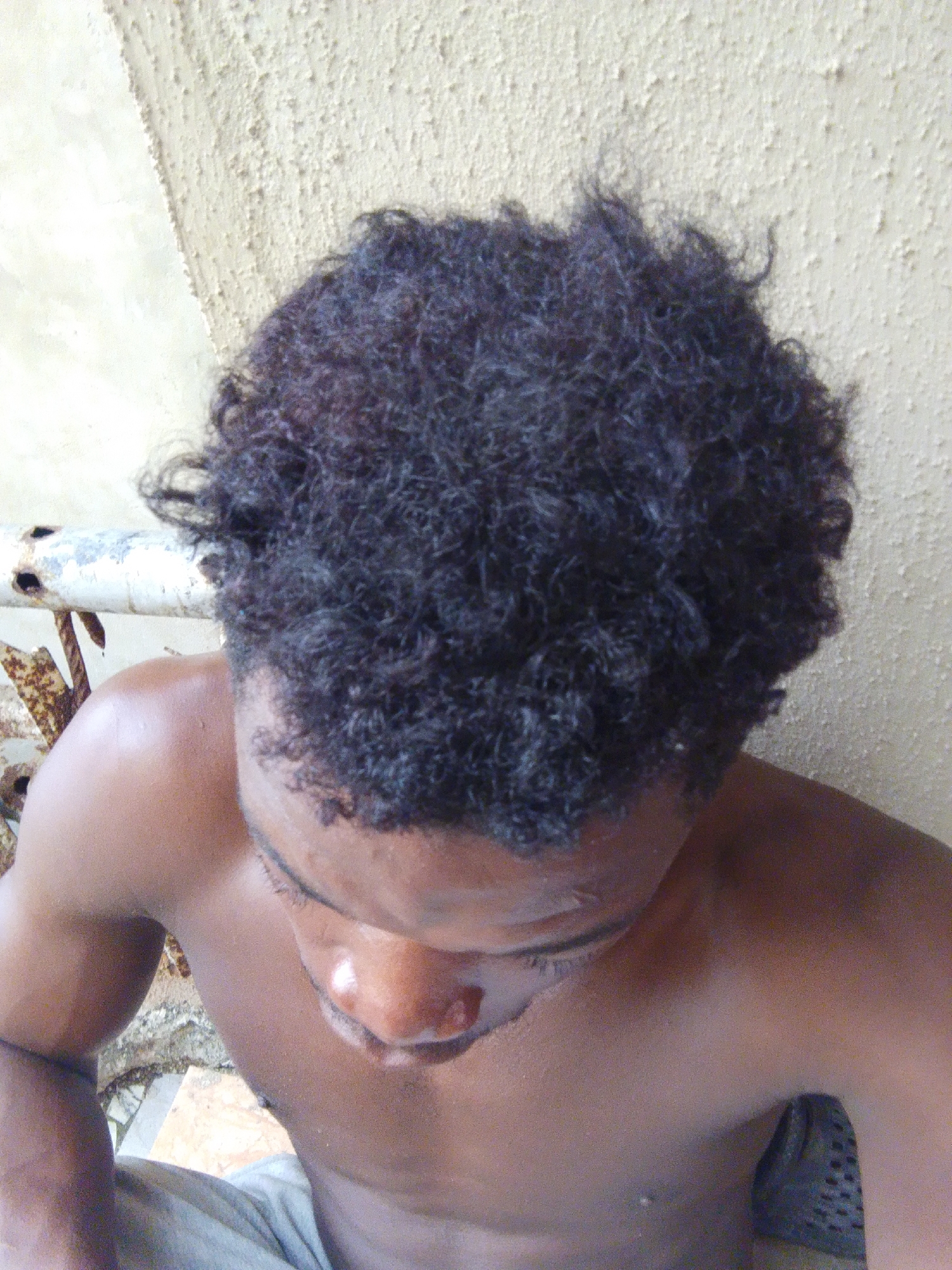 Man's afternoon activities documented across residential Alor, Nigeria