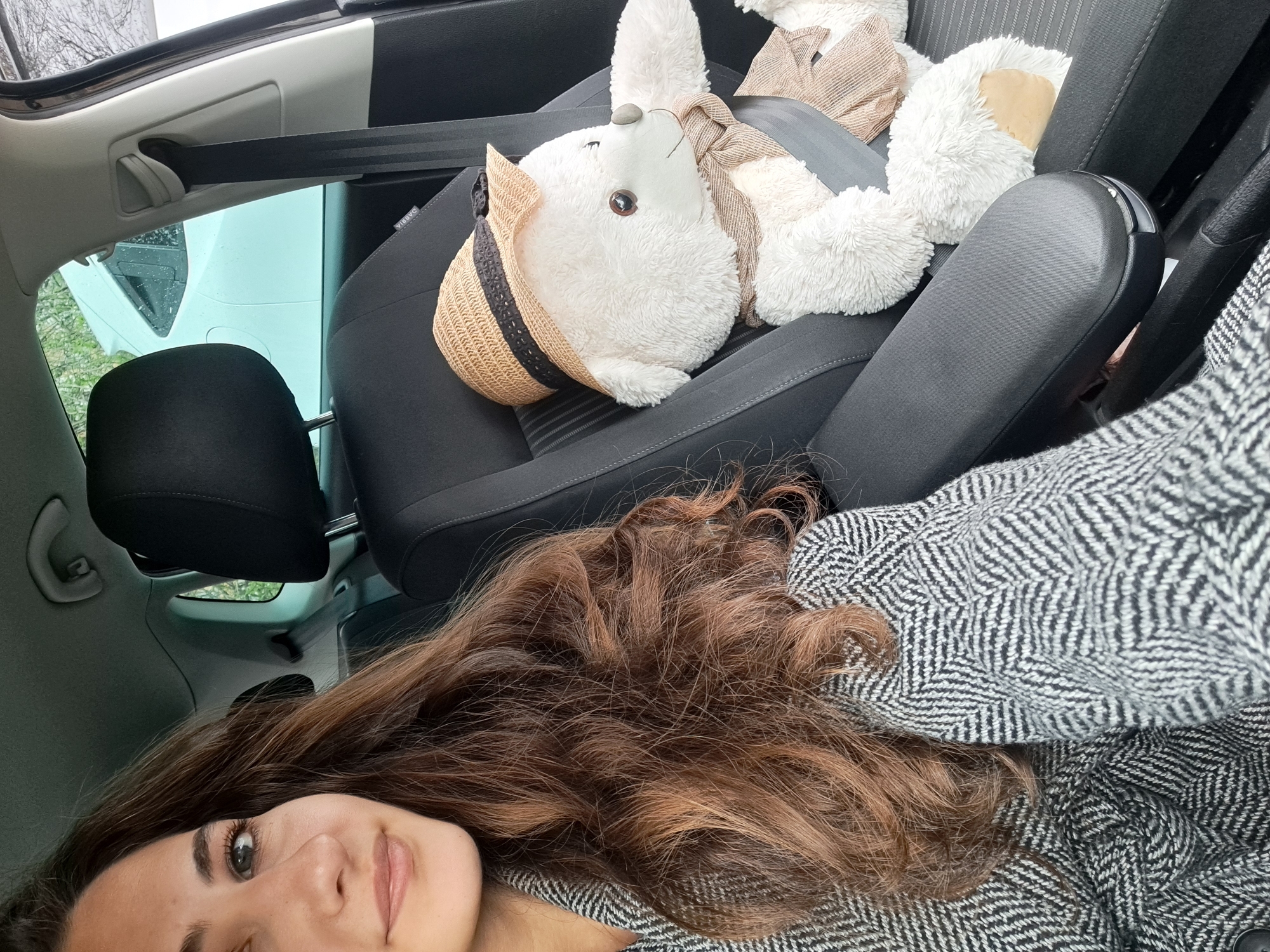 Person takes car selfie, shops nail polish in Sofia
