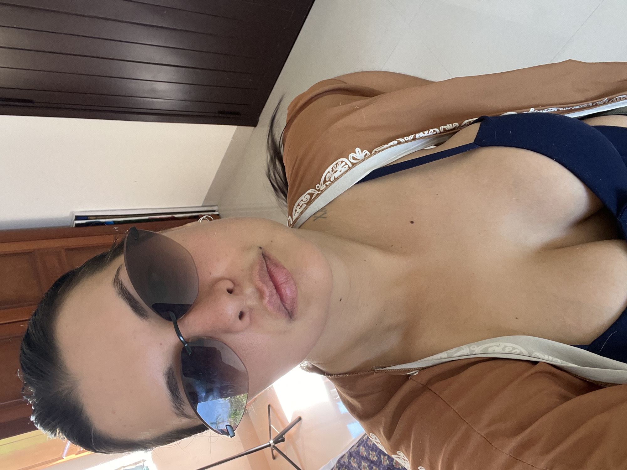 Beach selfie series in Đà Nẵng, kimono and shades