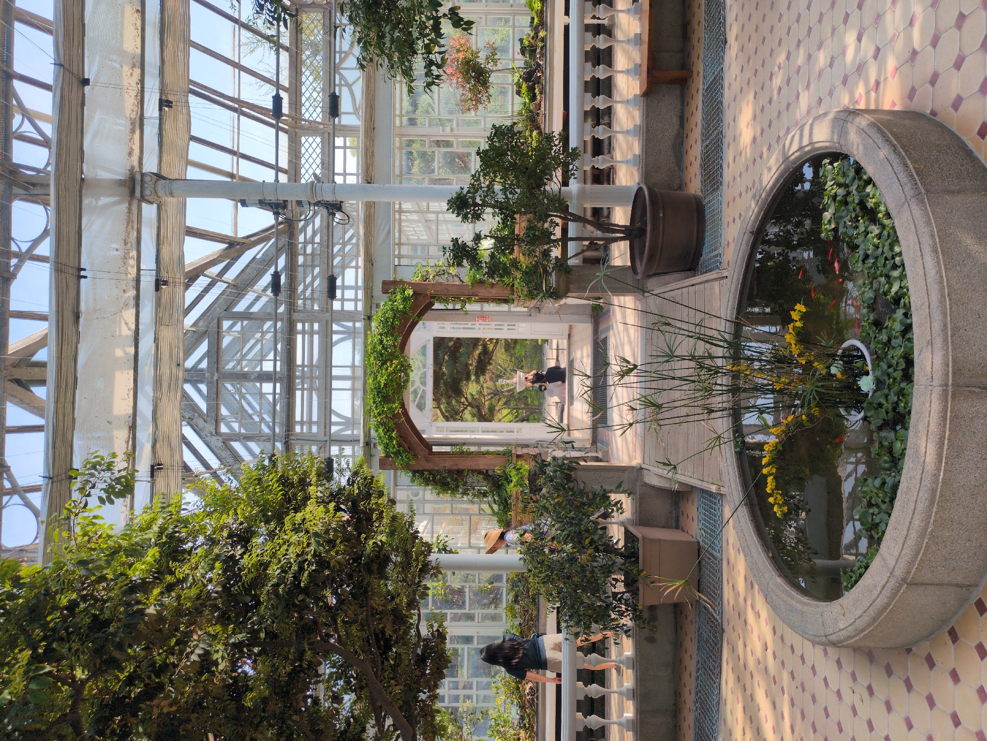 Spring morning stroll documented through Seoul park gardens