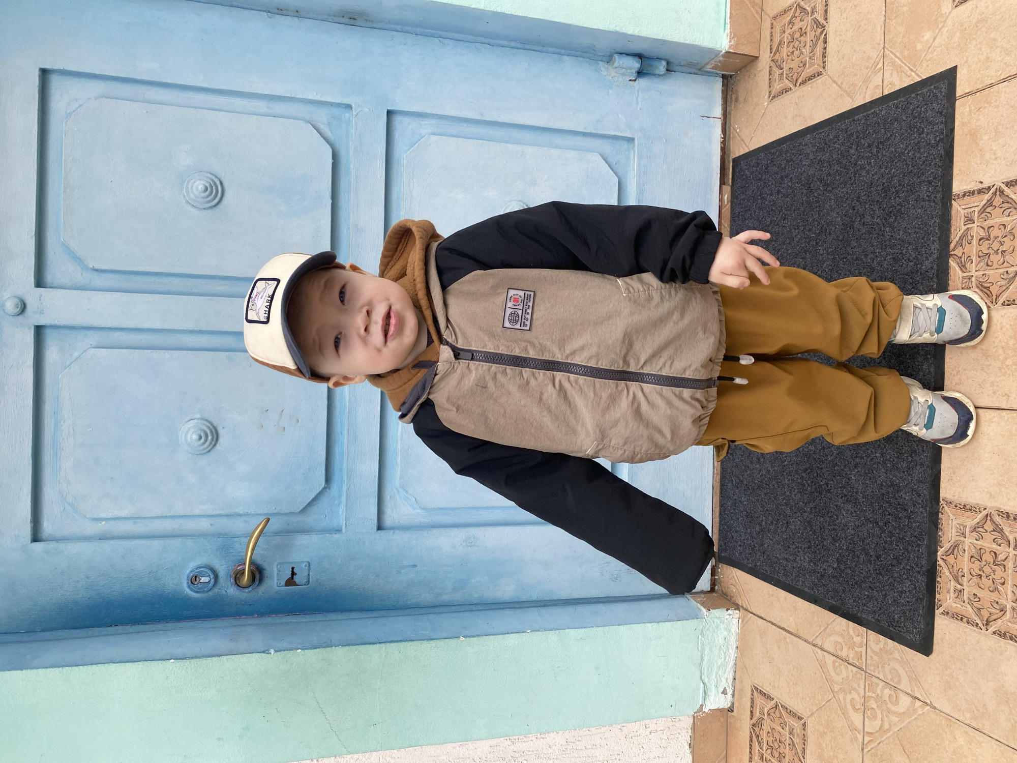 Child walks residential pathways in Sochi, Russia
