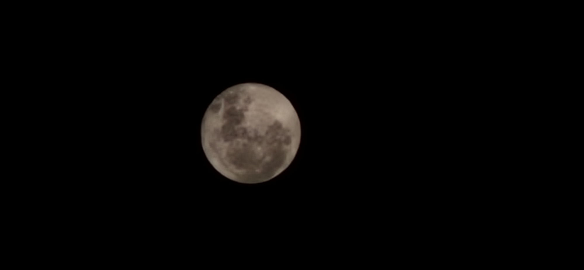 Full moon with orange tint observed in Kostenets, Bulgaria